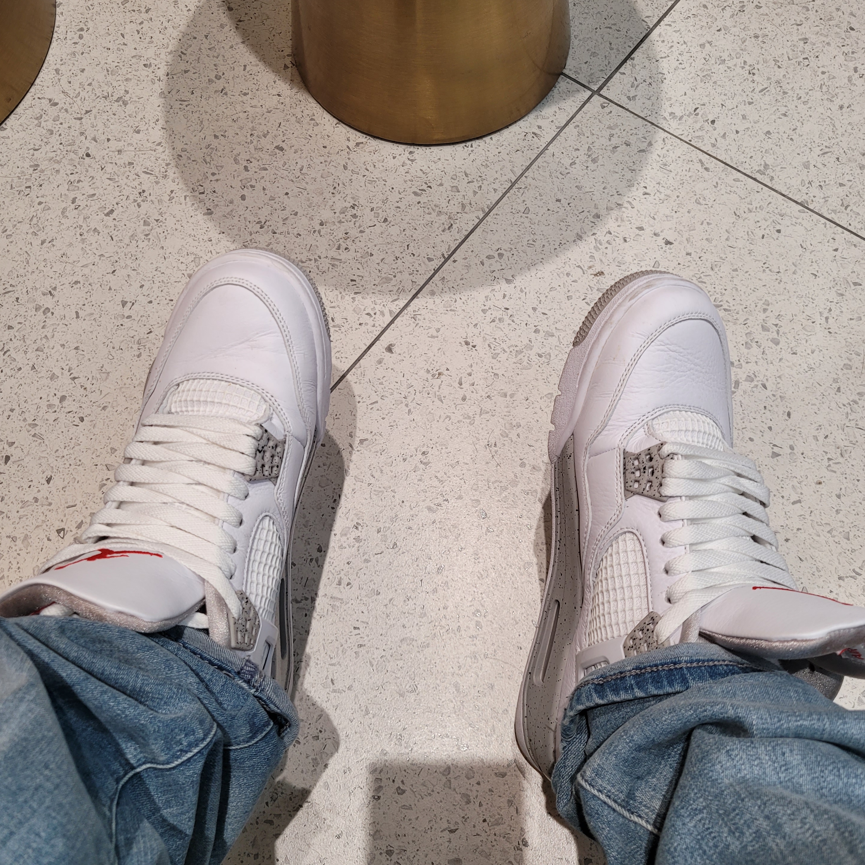 Jordan 4 Retro Tech White 착용 스타일