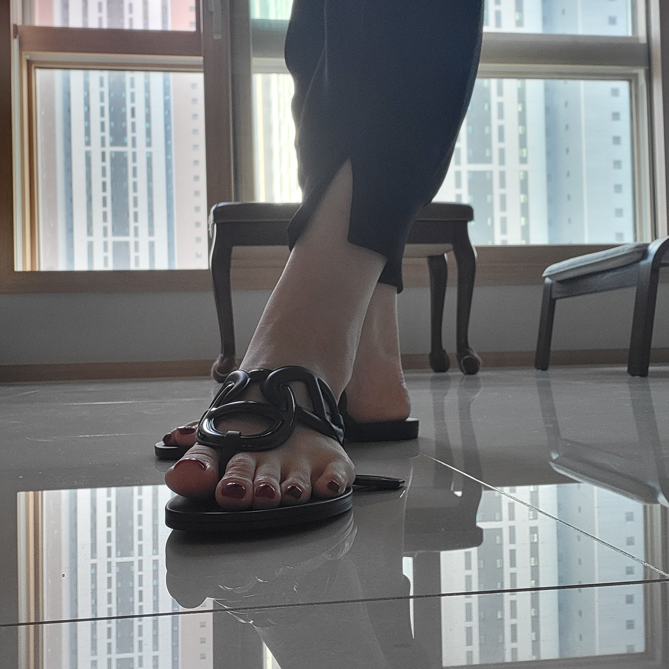 (W) Hermes Egerie Sandal Noir 착용 스타일