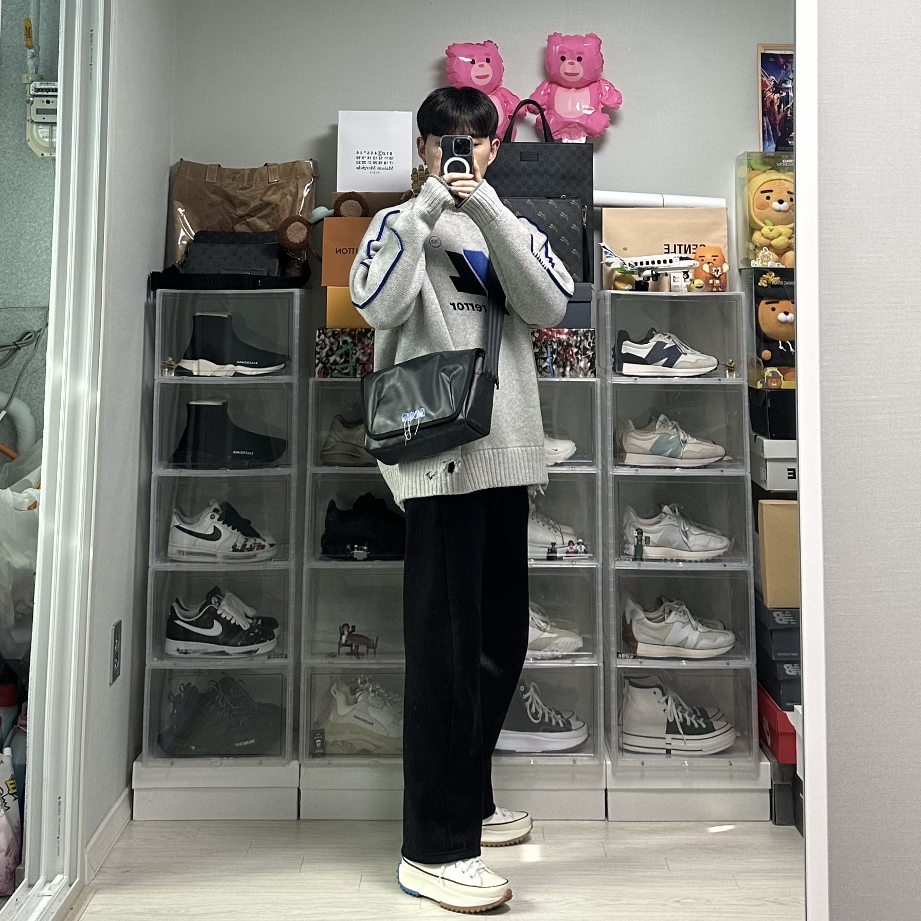 Zara x Ader Error Oversize Sweater Grey, Ader Error Trace Admore Crossbody Bag Black 착용 스타일 - 2