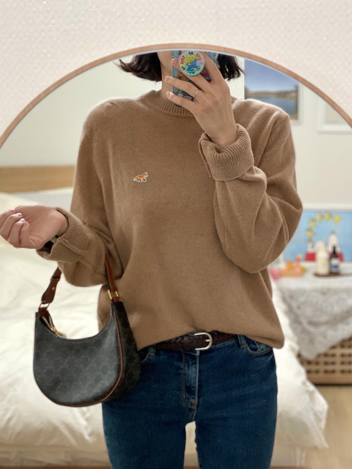 Maison Kitsune Profile Fox Patch Lambswool R-Neck Pullover Peach Beige 착용 스타일