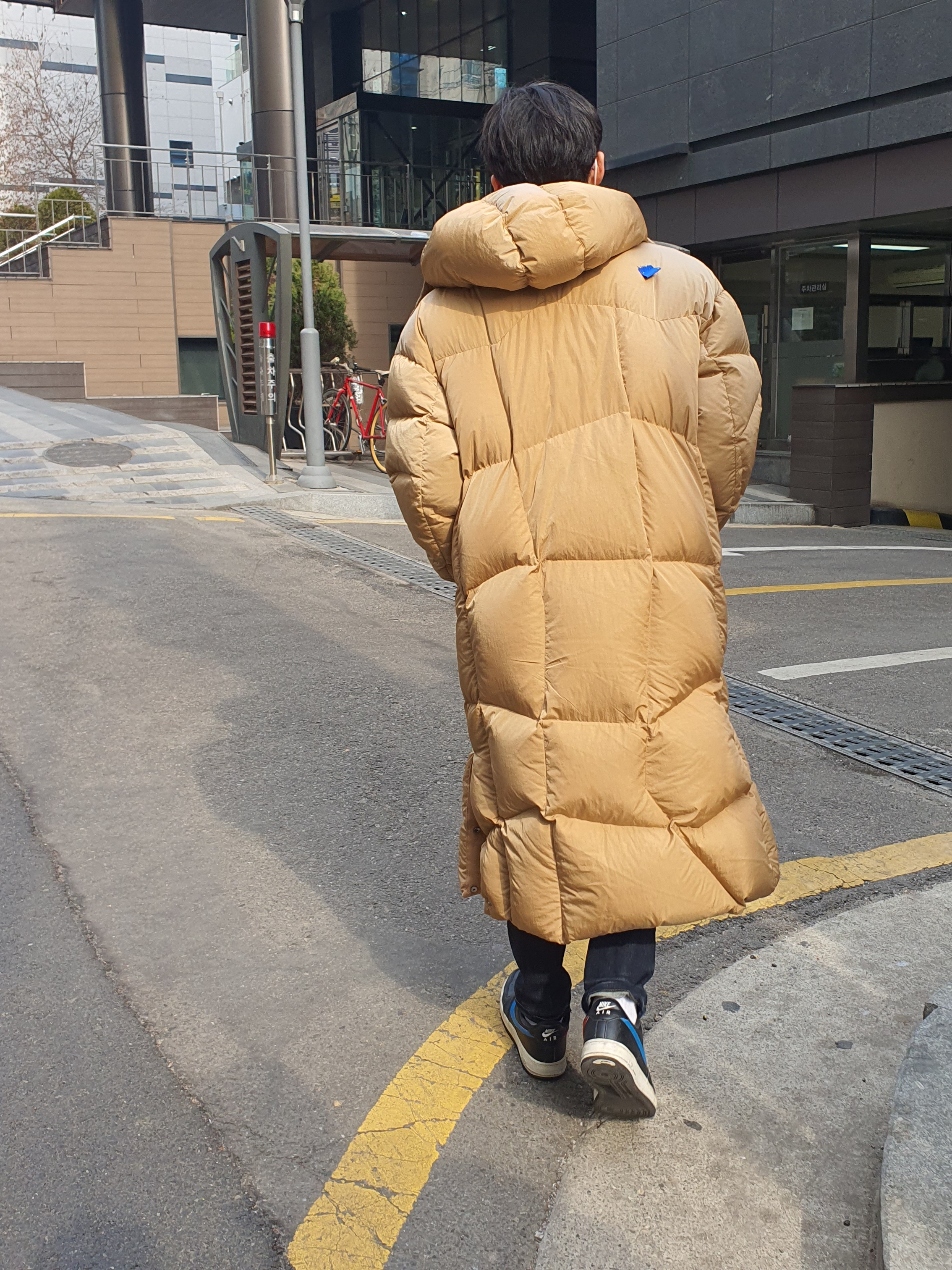 Zara x Ader Error Longline Quilted Jacket Taupe Brown 착용 스타일