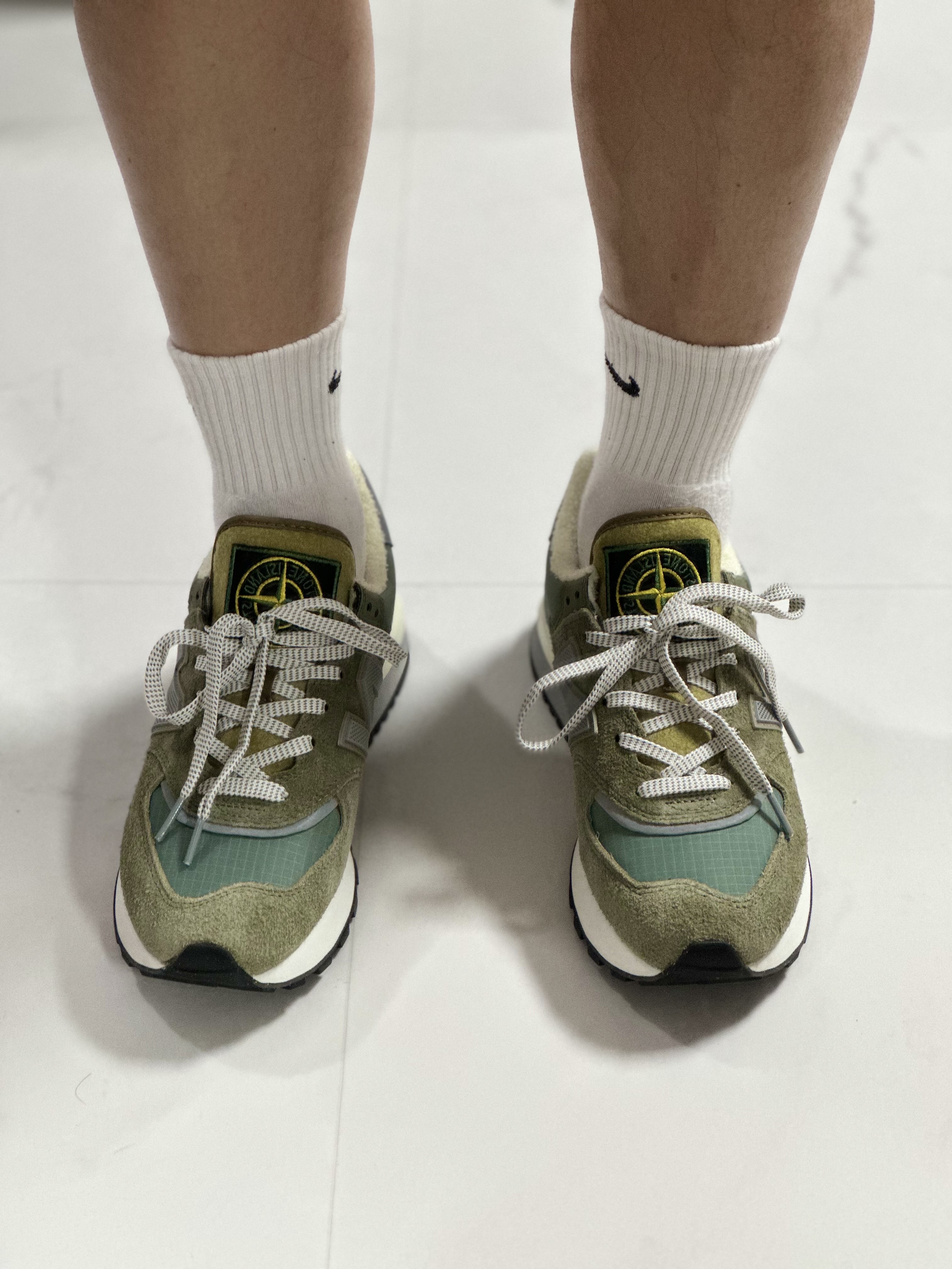 New Balance x Stone Island 574 Legacy Green 착용 스타일 - 2