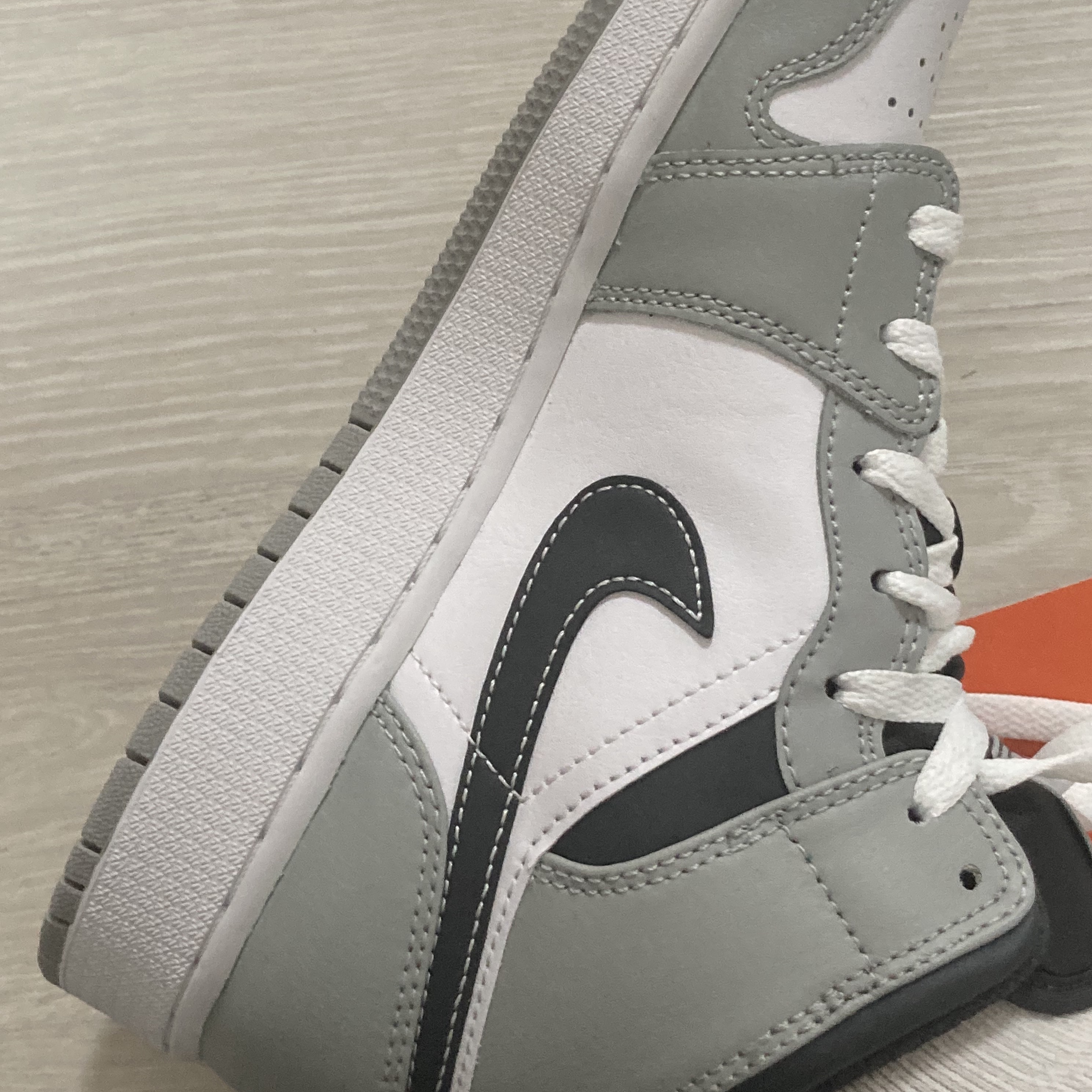 (GS) Jordan 1 Mid Light Smoke Grey Anthracite 착용 스타일 - 2