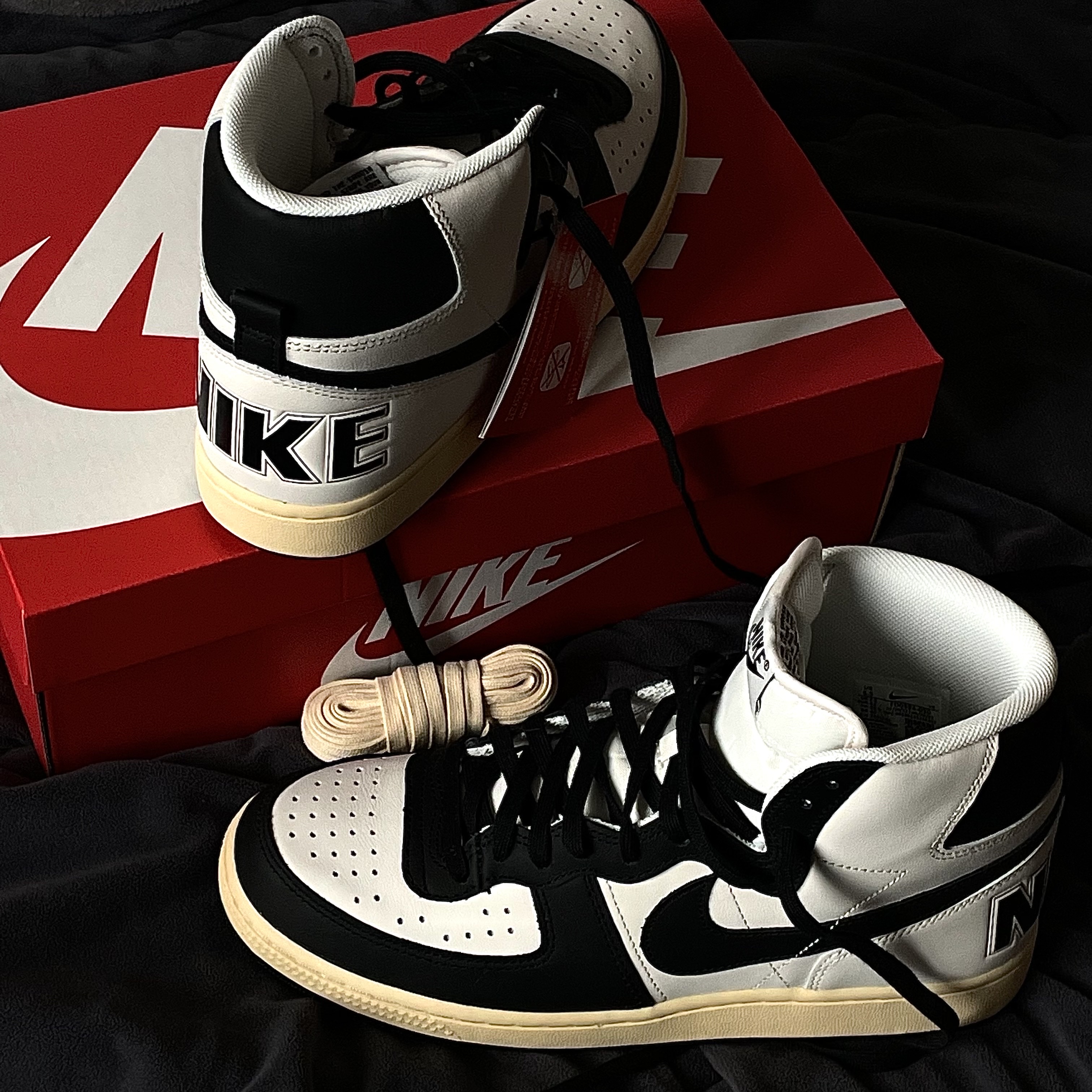 Nike Terminator High Black and Phantom 착용 스타일