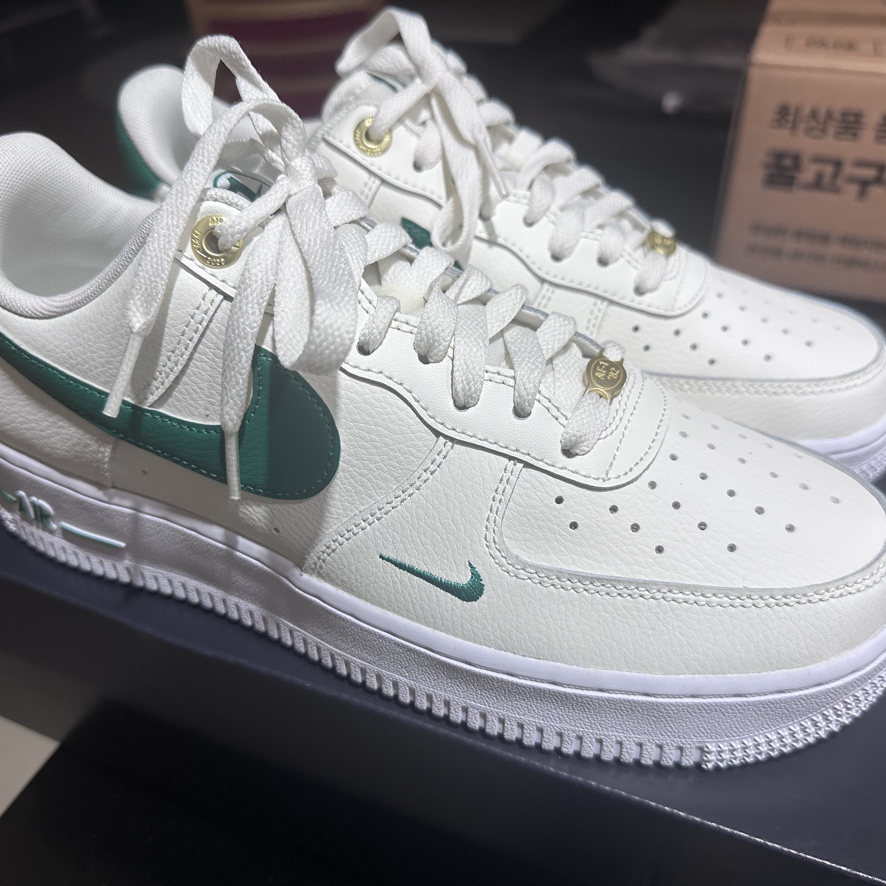 Nike Air Force 1 '07 LV8 40th Anniversary Join Forces Sail Malachite 착용 스타일 - 3