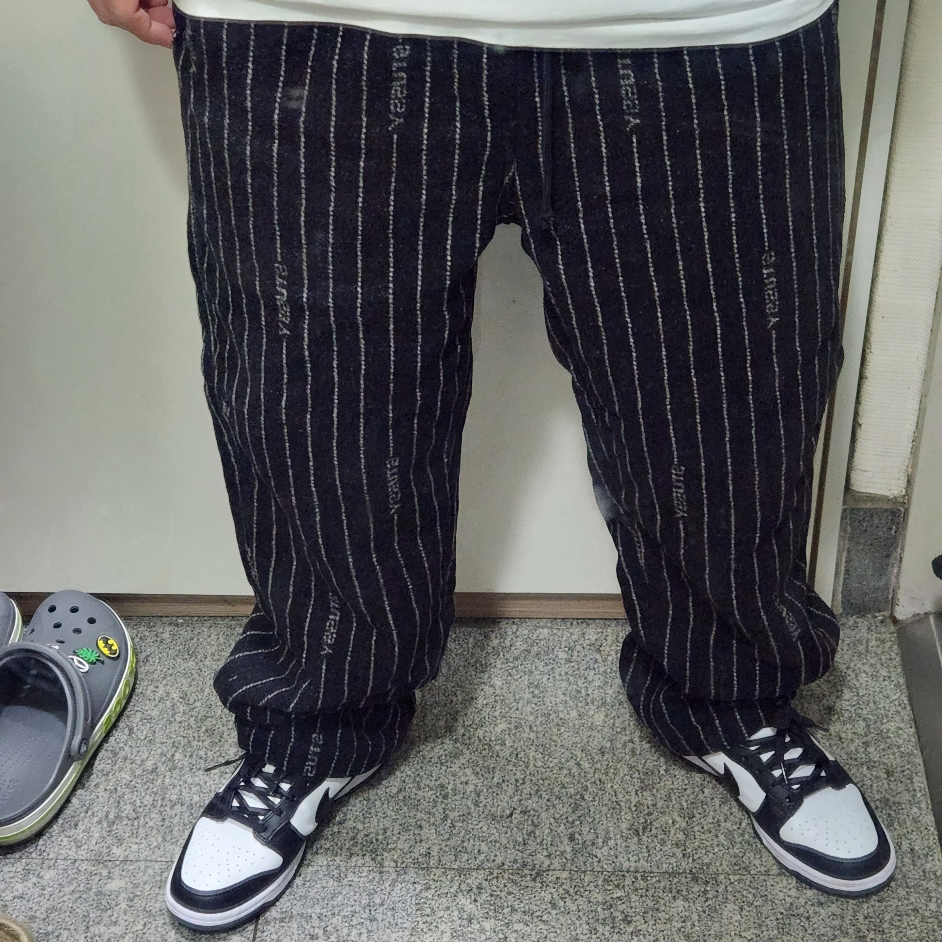 Nike x Stussy NRG Striped Wool Pants Black (DR4021-010) 착용 스타일 - 2