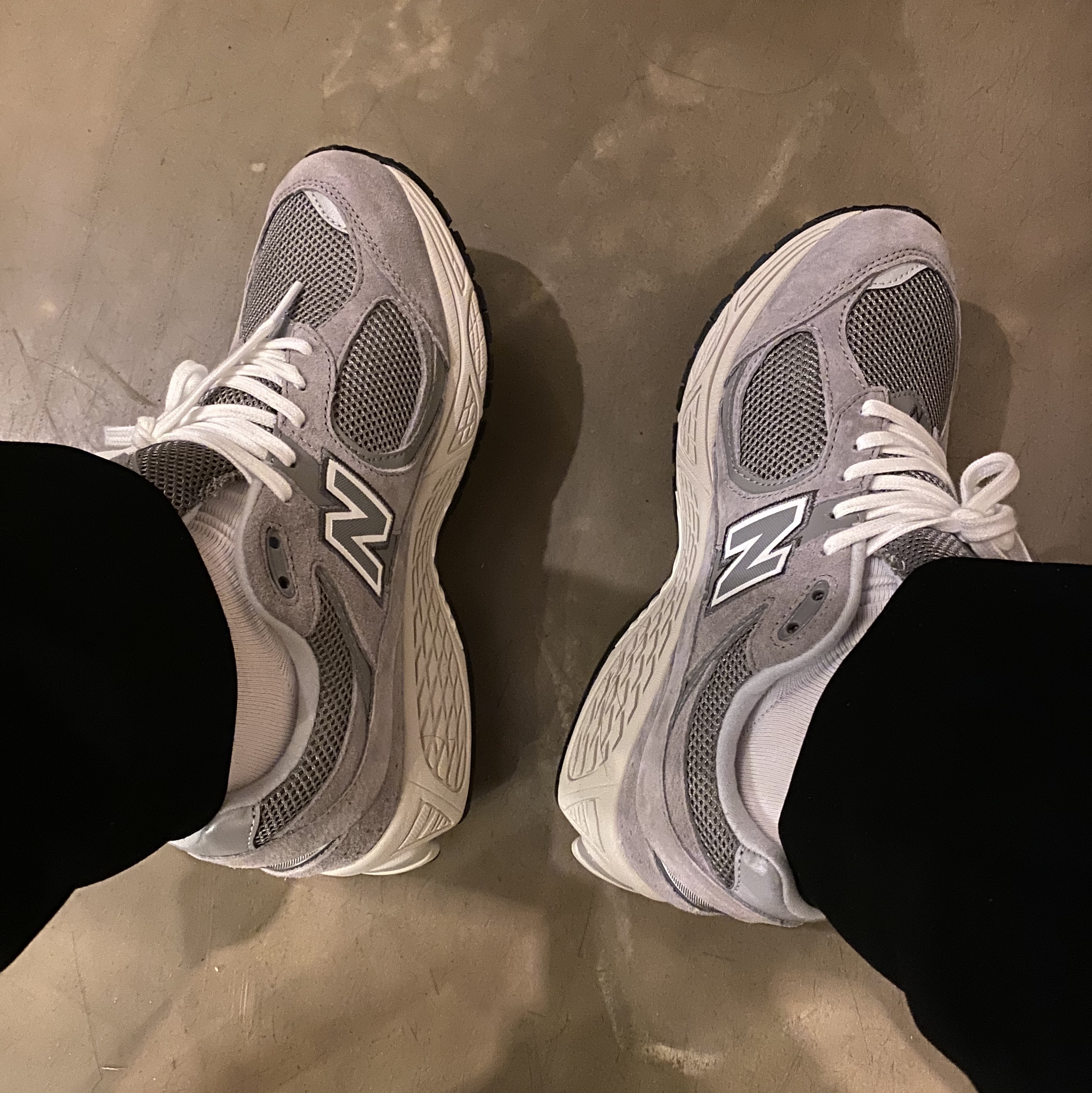 New Balance 2002R Grey 착용 스타일