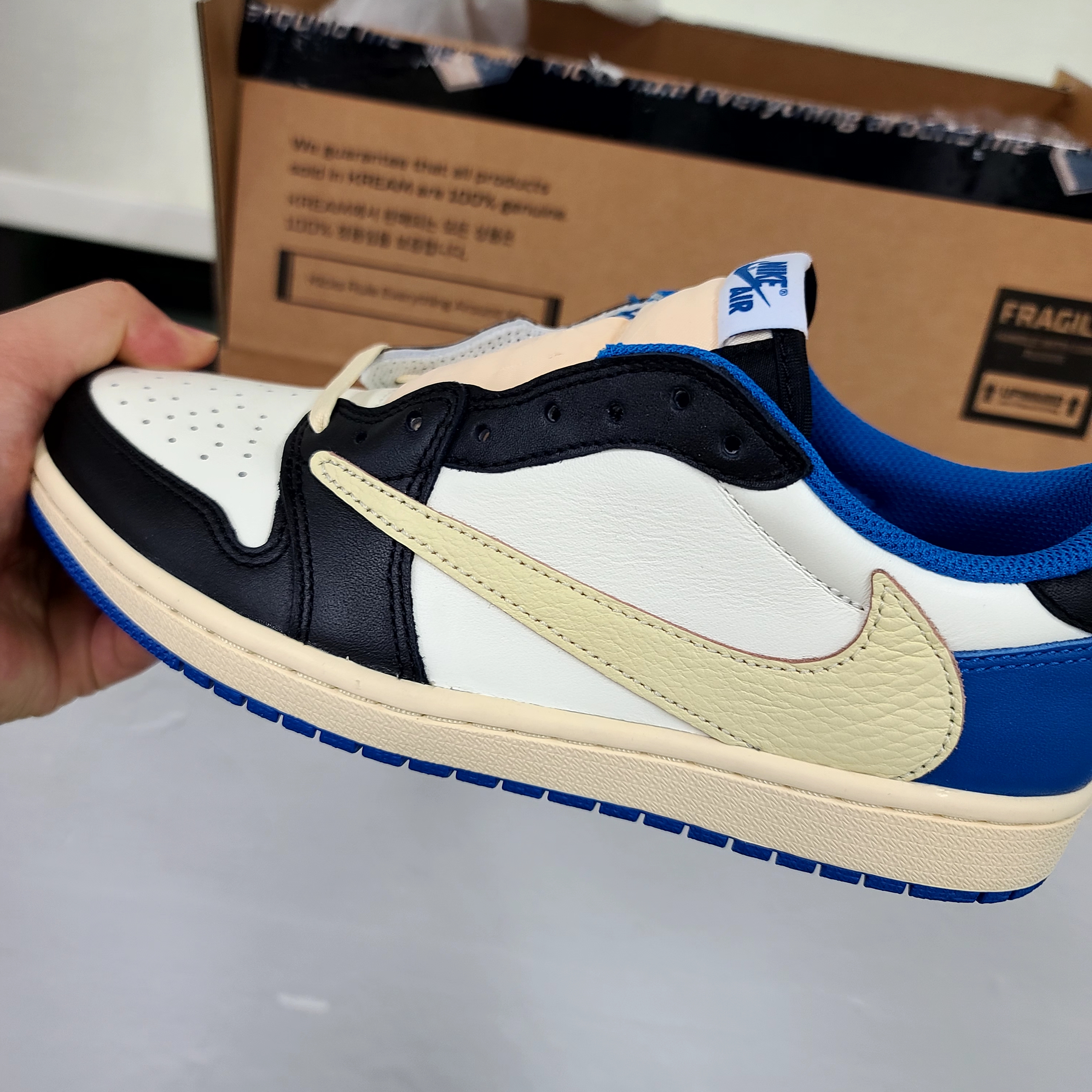 Jordan 1 x Travis Scott x Fragment Retro Low OG SP Military Blue 착용 스타일