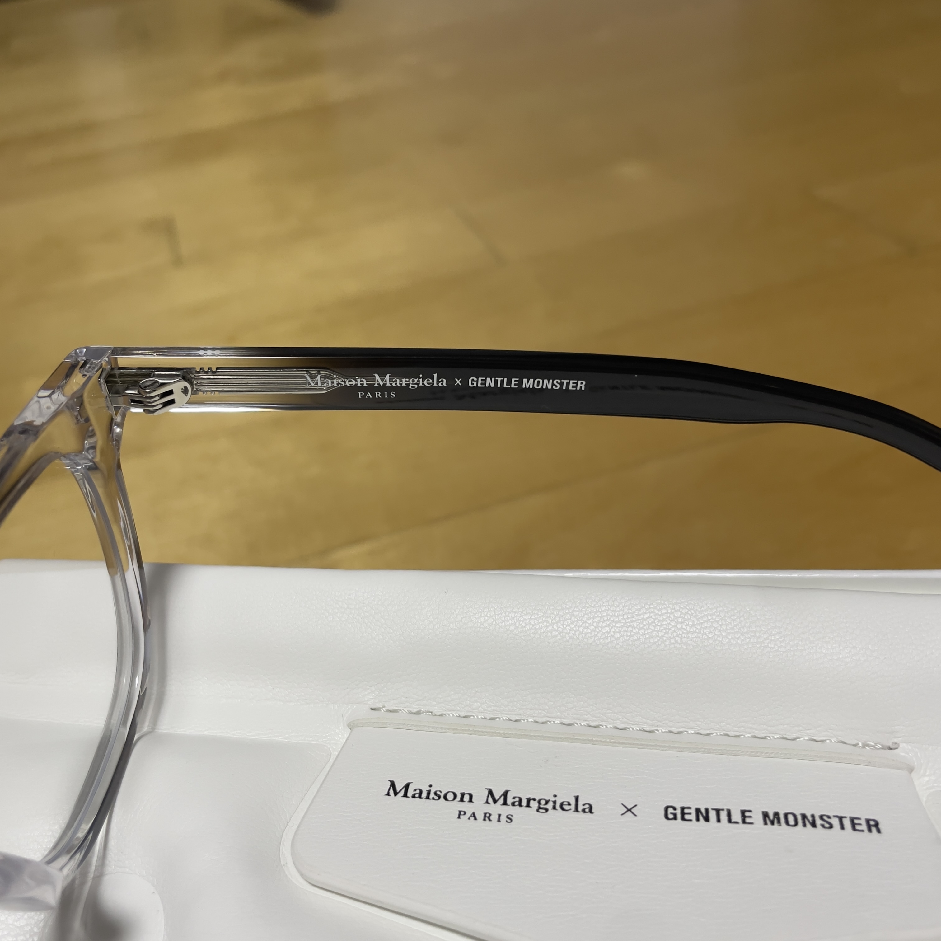 Gentle Monster x Maison Margiela MM010 Clear Black Gradient 착용 스타일 - 4