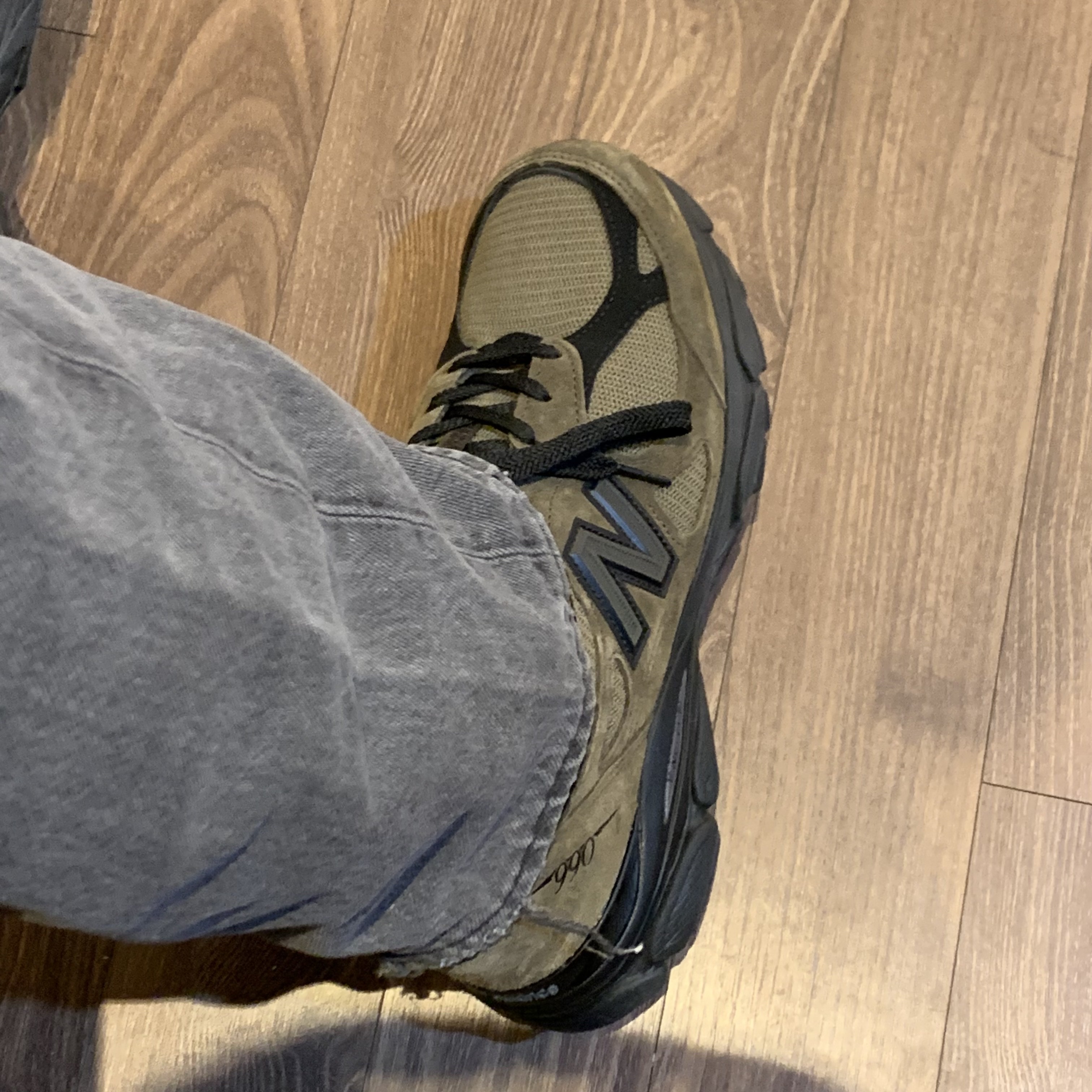 New Balance x JJJJound 990v3 Brown Black 착용 스타일 - 1