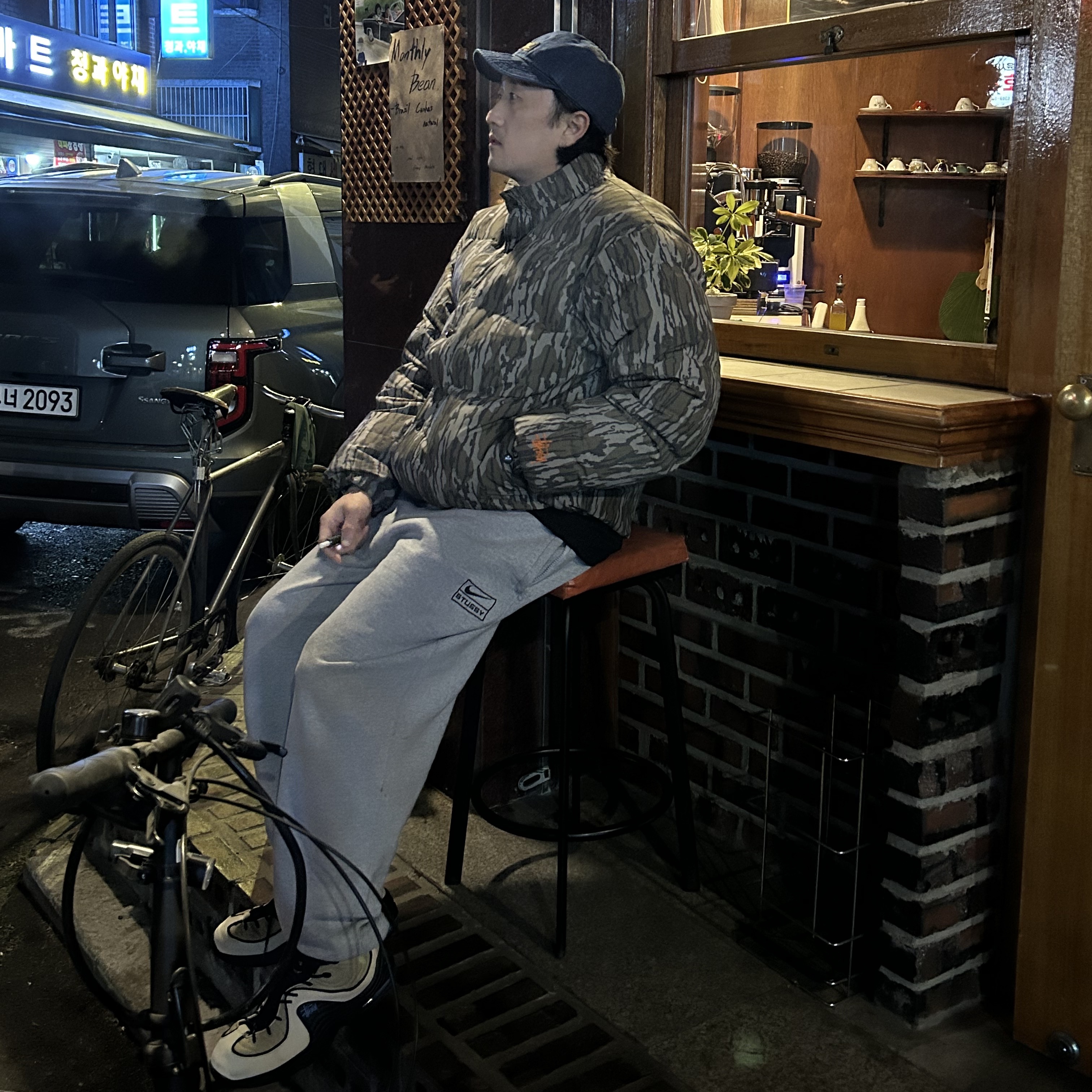 Nike x Stussy Air Penny II Rattan and Limestone, Stussy Mossy Oak Down Puffer Jacket Camo 착용 스타일