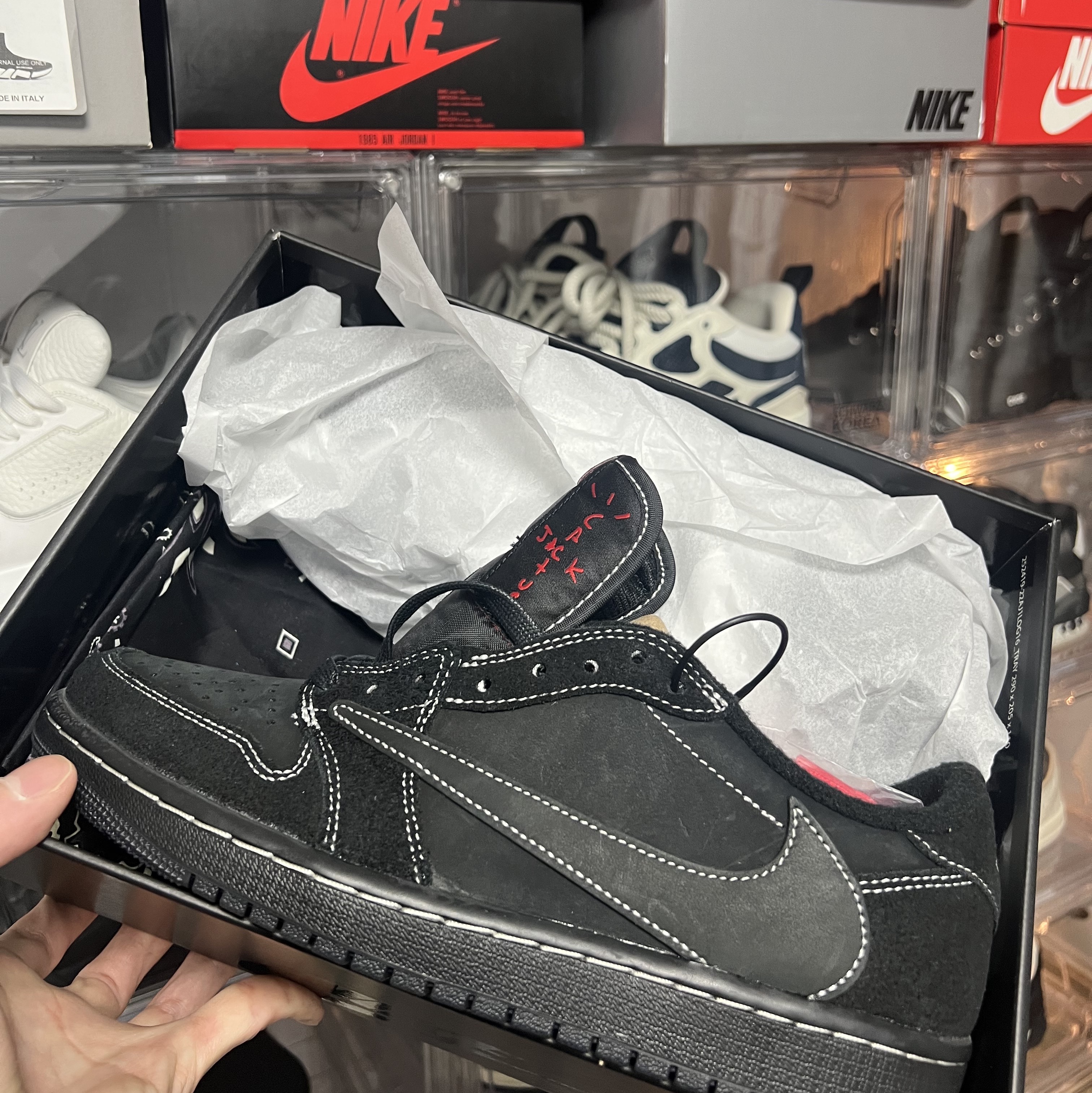 Jordan 1 x Travis Scott Retro Low OG SP Black Phantom 착용 스타일