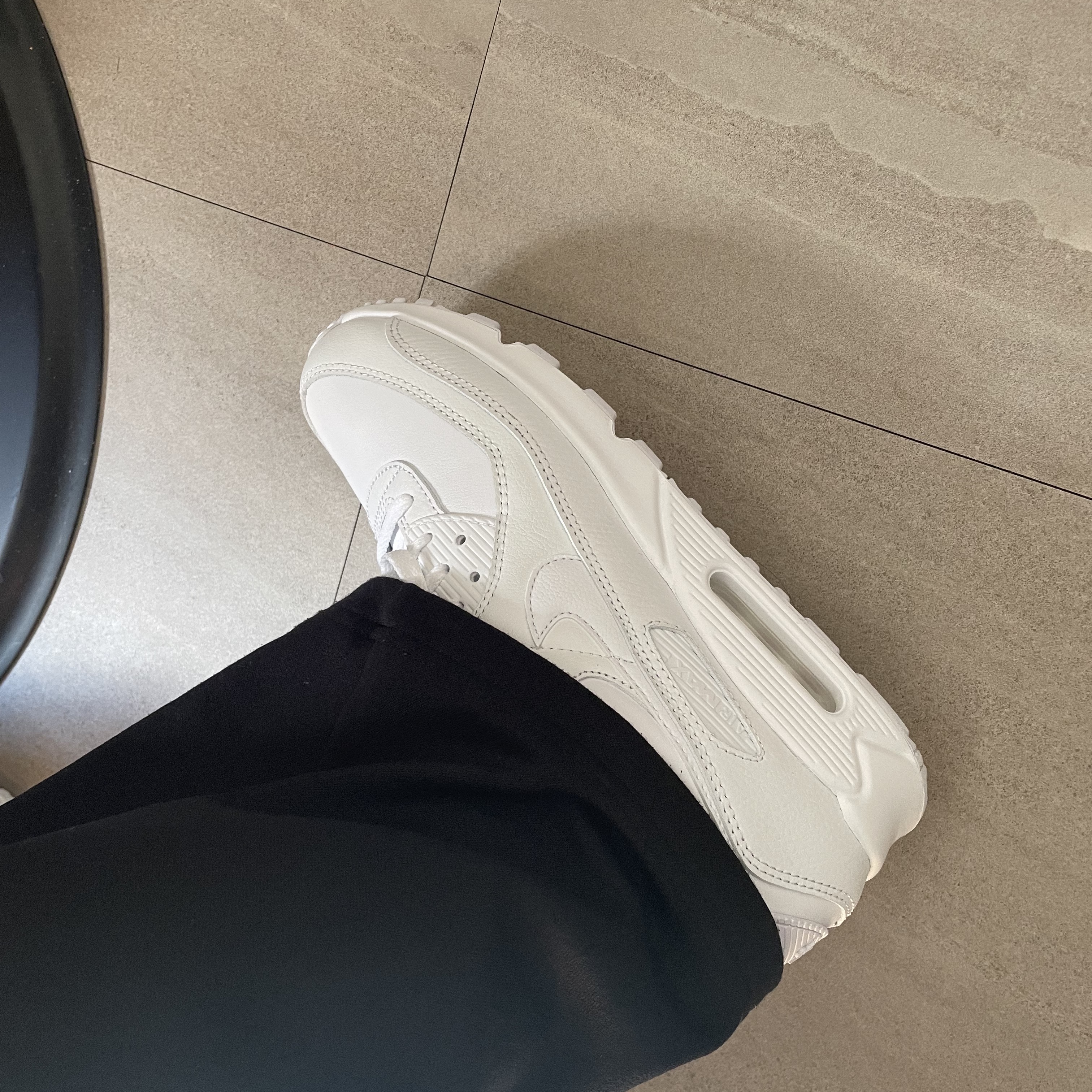 Nike Air Max 90 LTR Triple White 착용 스타일