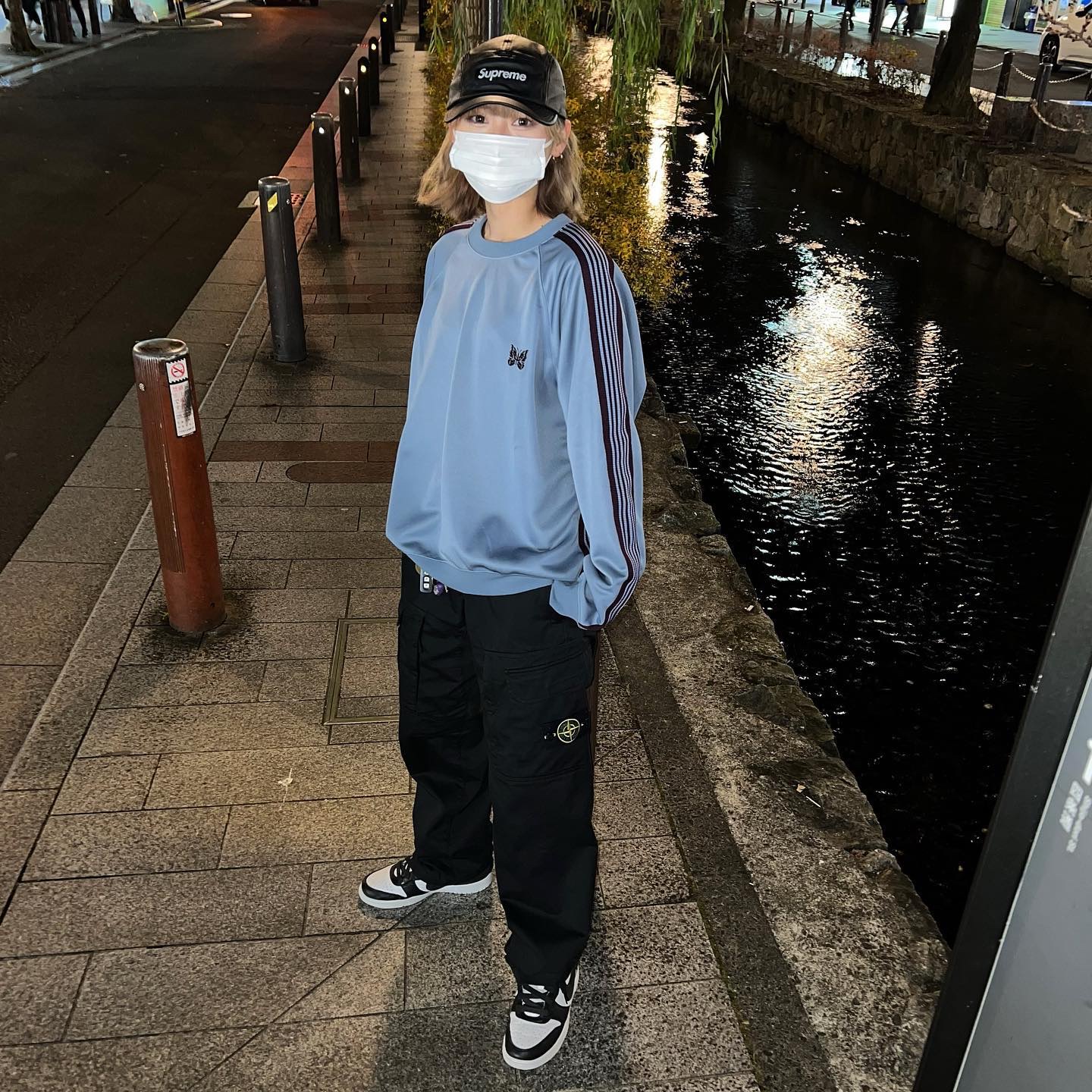 Needles Track Crewneck Poly Smooth Sax Blue, Needles Track Crewneck Poly Smooth Taupe 착용 스타일