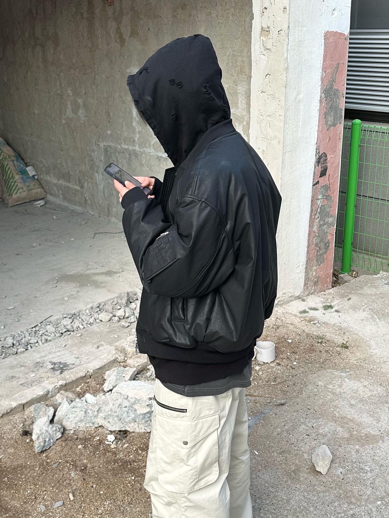 Undermycar Otter Oversized Damage-Washed Hood Zip-Up Sepia - 22FW, Balenciaga Defender Sneakers Black 착용 스타일 - 2