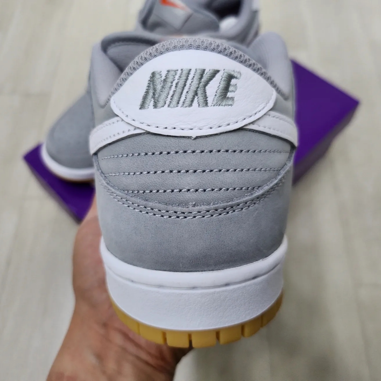 Nike Dunk Low Pro SB Wolf Grey White 착용 스타일 - 3