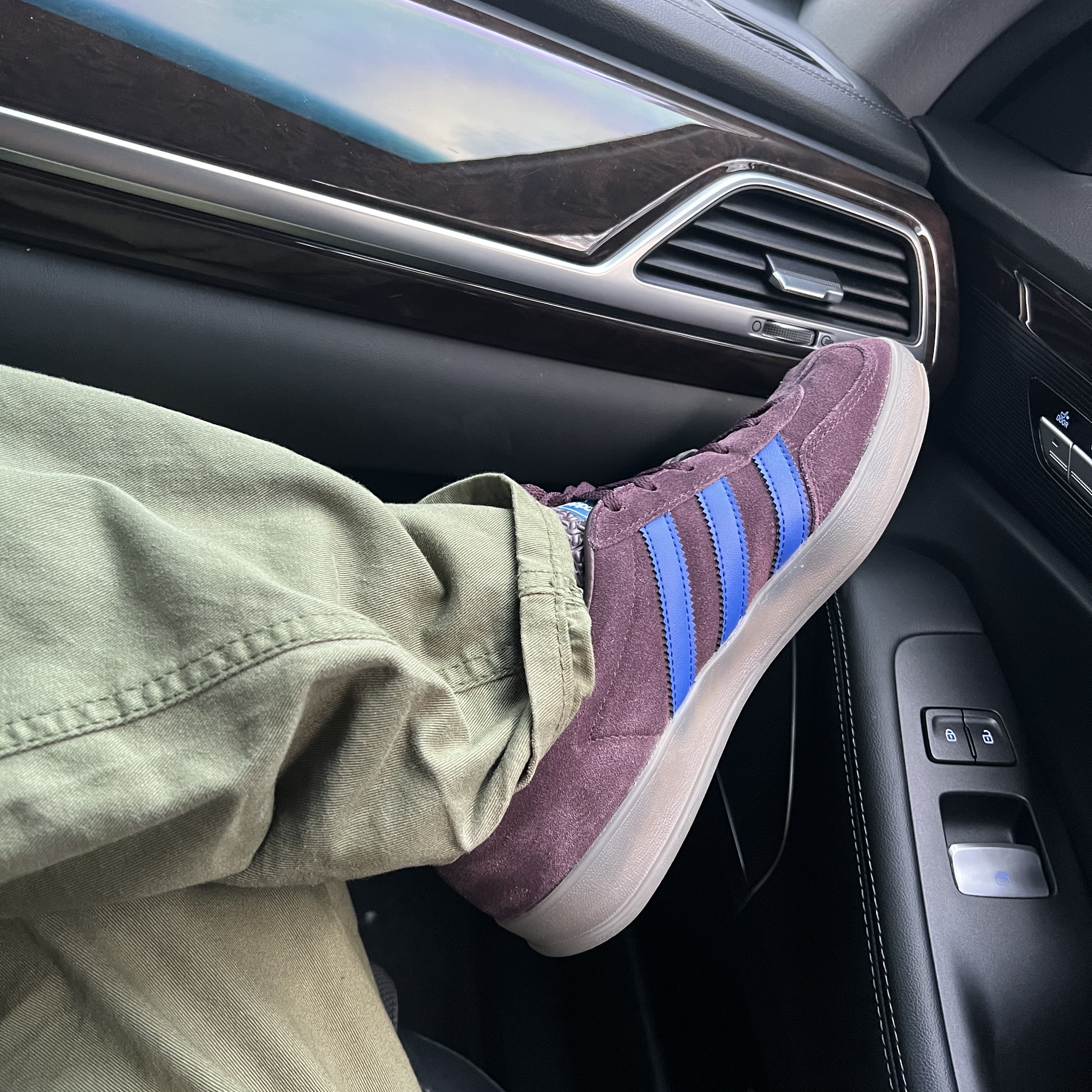 Adidas Gazelle Indoor Shadow Maroon 착용 스타일