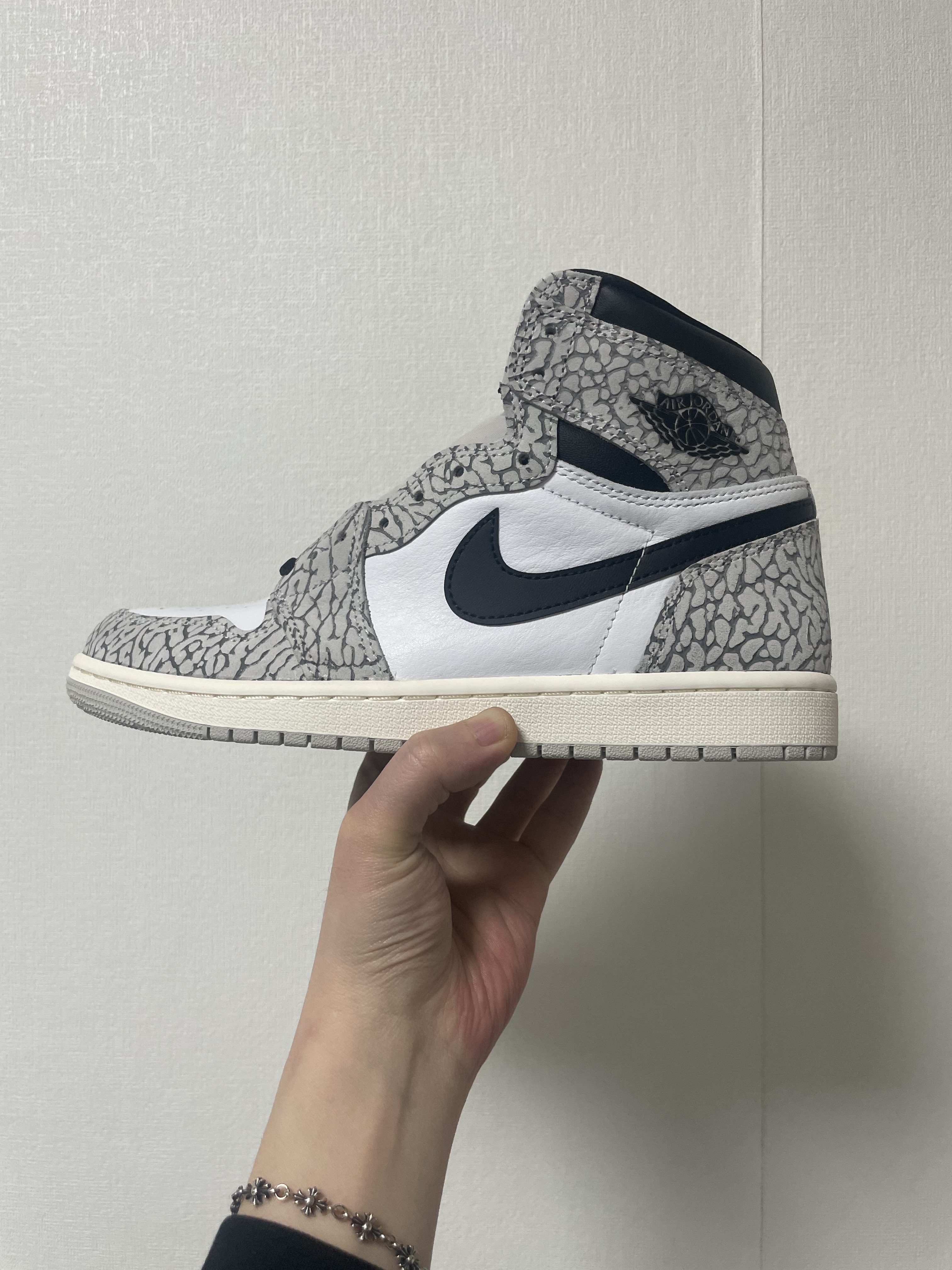 Jordan 1 Retro High OG White Cement 착용 스타일