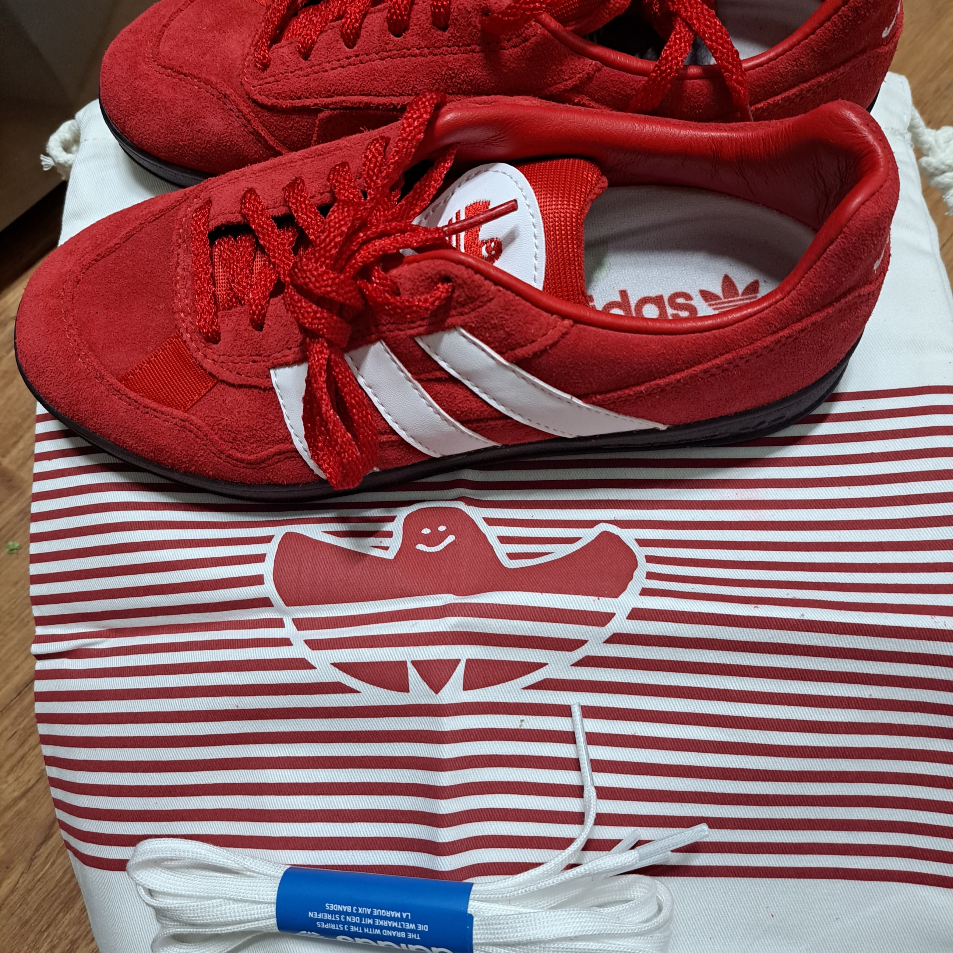Adidas x Mark Gonzales Aloha Super Scarlet 착용 스타일