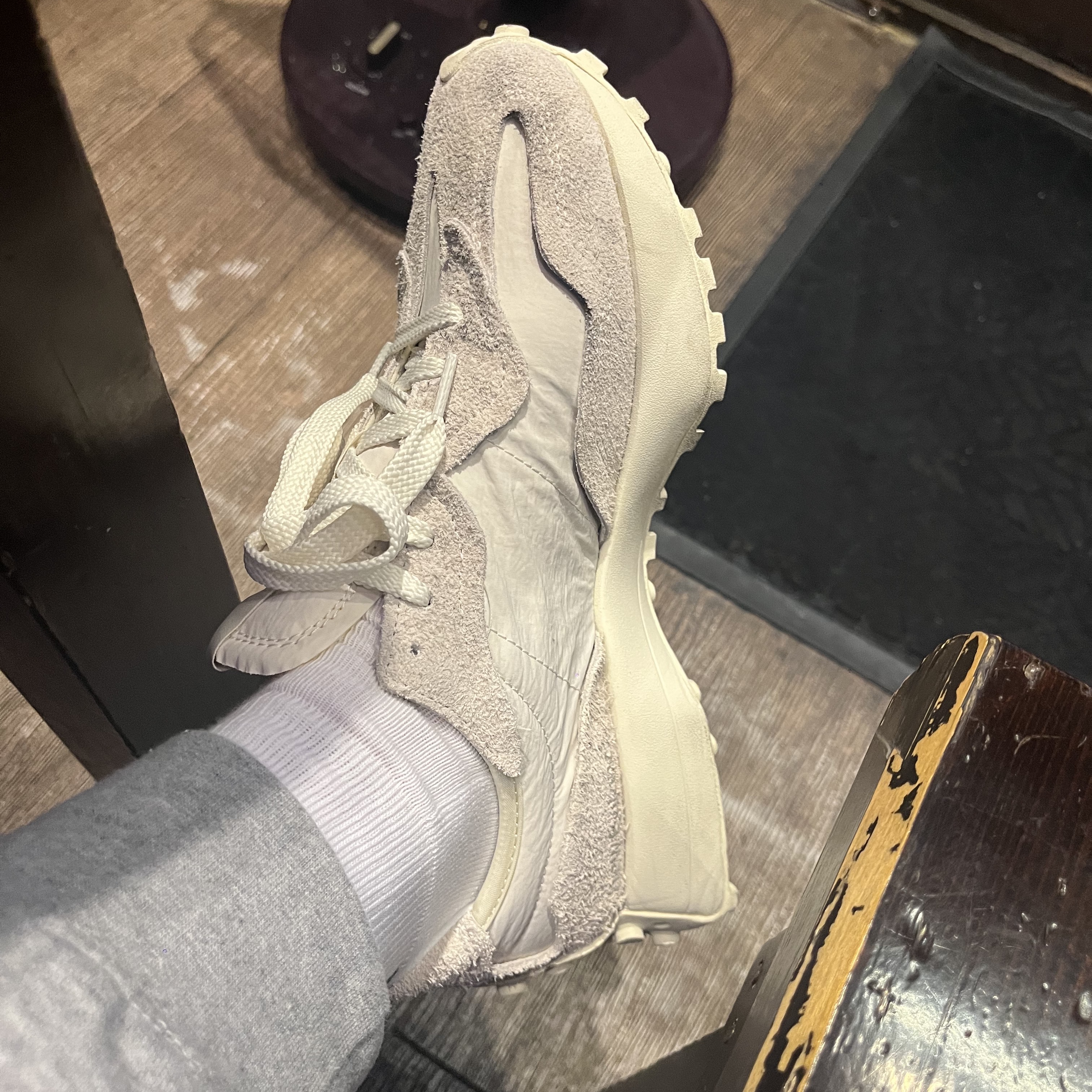 New Balance 327 Sea Salt 착용 스타일