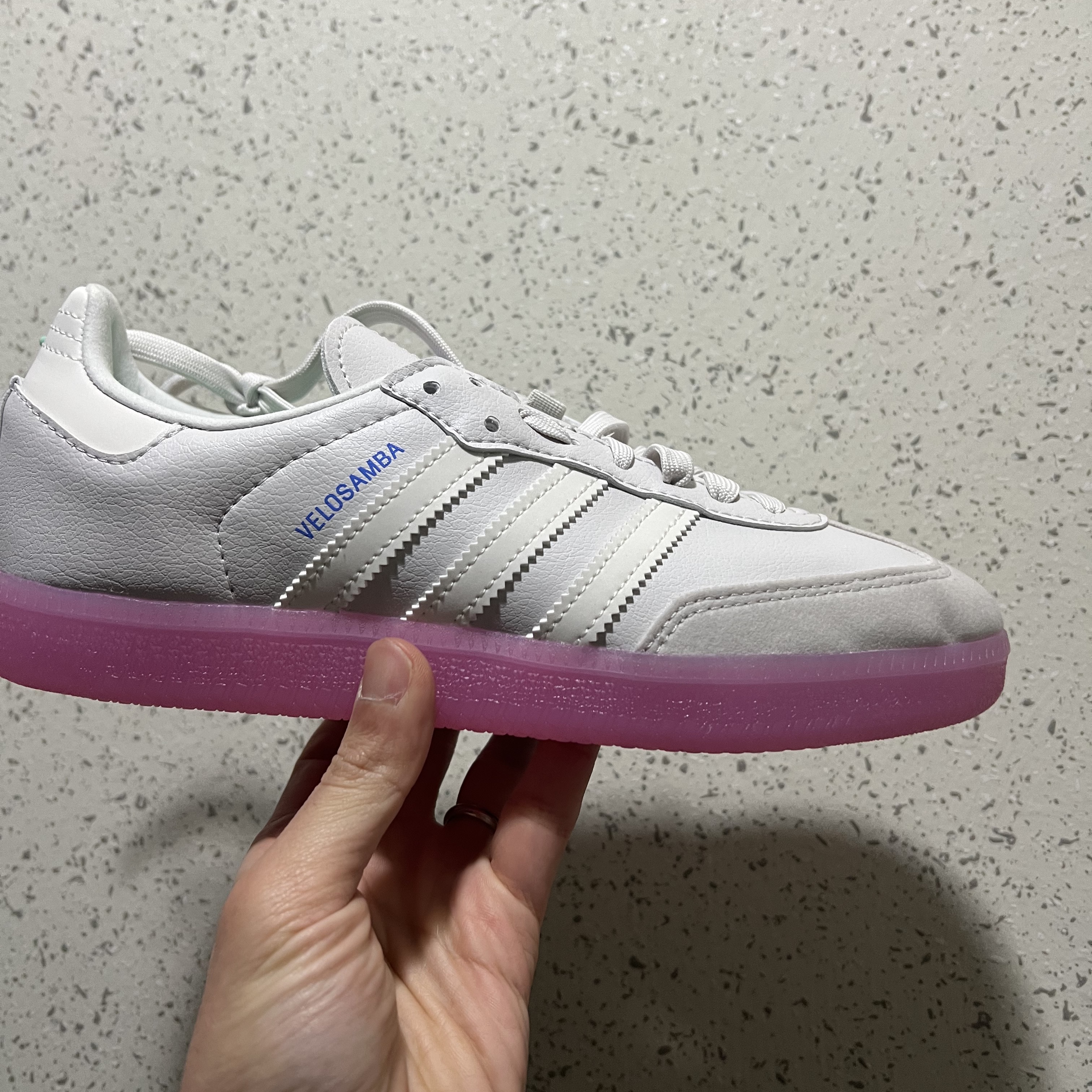 Adidas Velosamba Vegan Cycling Off White Lucid Fuchsia 착용 스타일 - 1