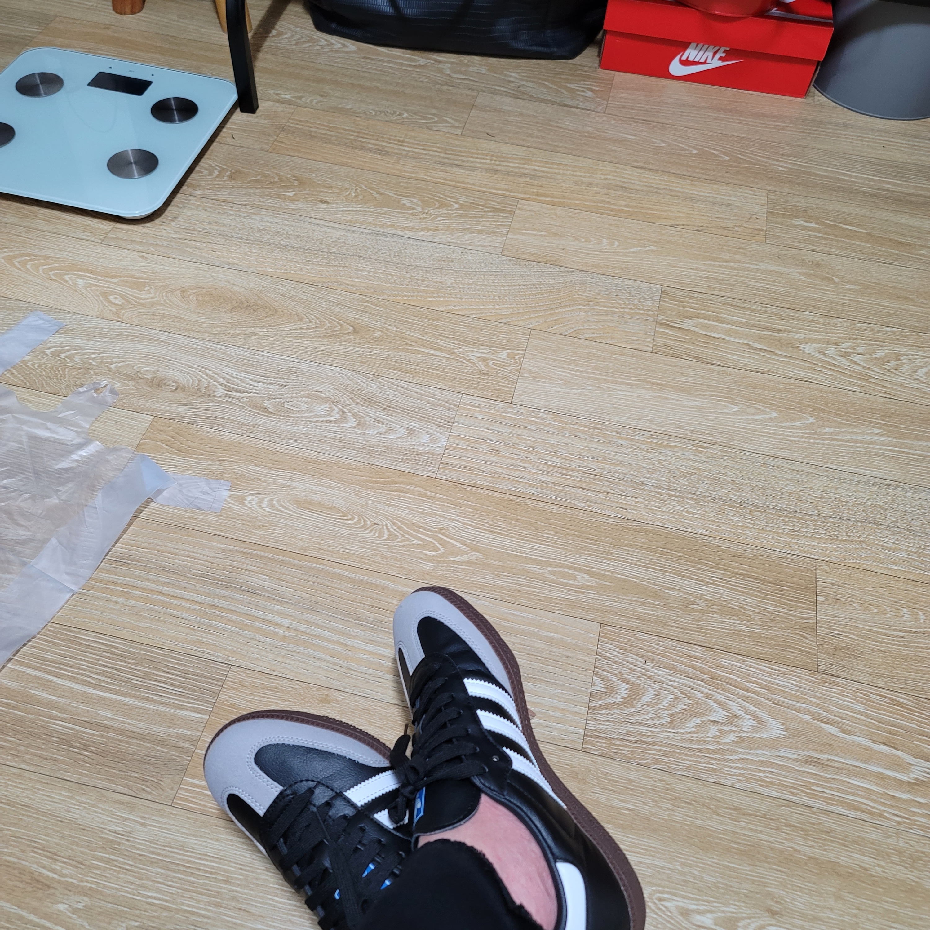 Adidas Samba Vegan Black White 착용 스타일