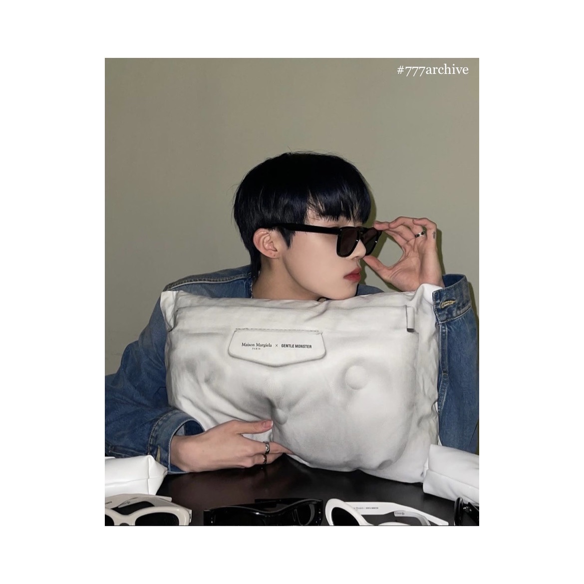 Gentle Monster x Maison Margiela MM005 White Black, Gentle Monster x Maison Margiela MM004 Black Black 착용 스타일 - 4