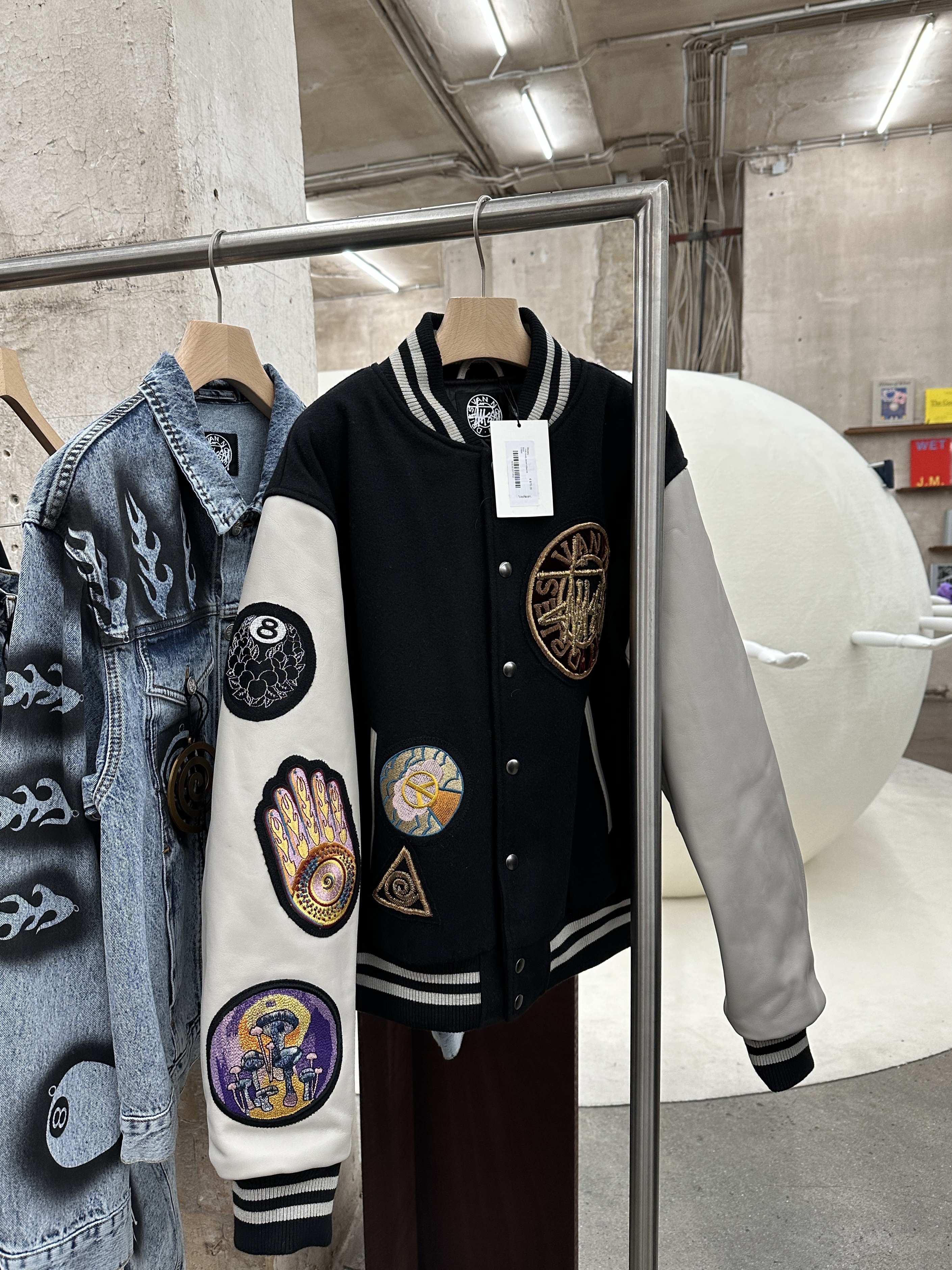 Stussy x Dries Van Noten Varsity Jacket Black, Stussy x Dries Van Noten Hand Stencilled Denim Jacket Washed Blue 착용 스타일 - 1