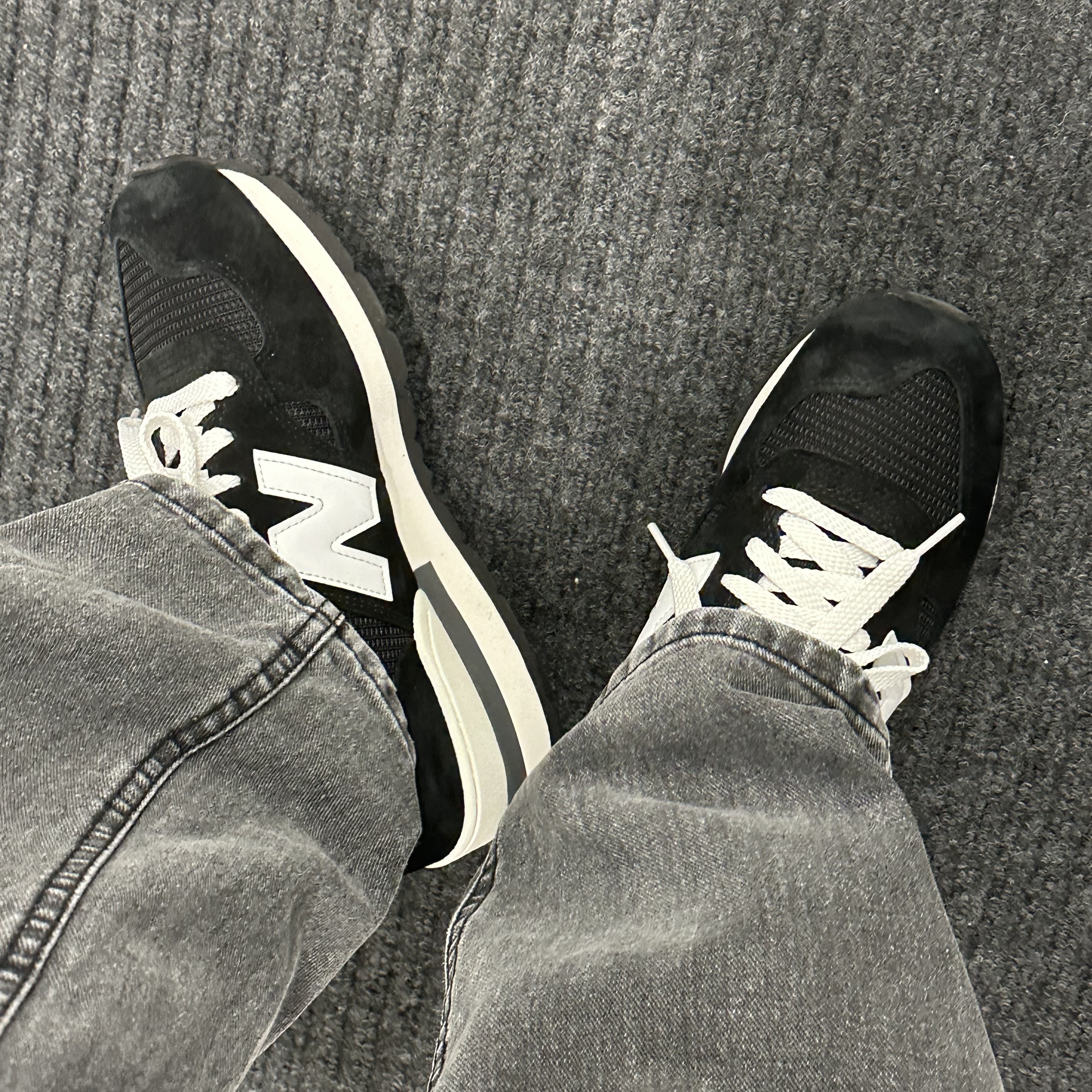 New Balance 990v1 Made in USA Black 착용 스타일 - 1