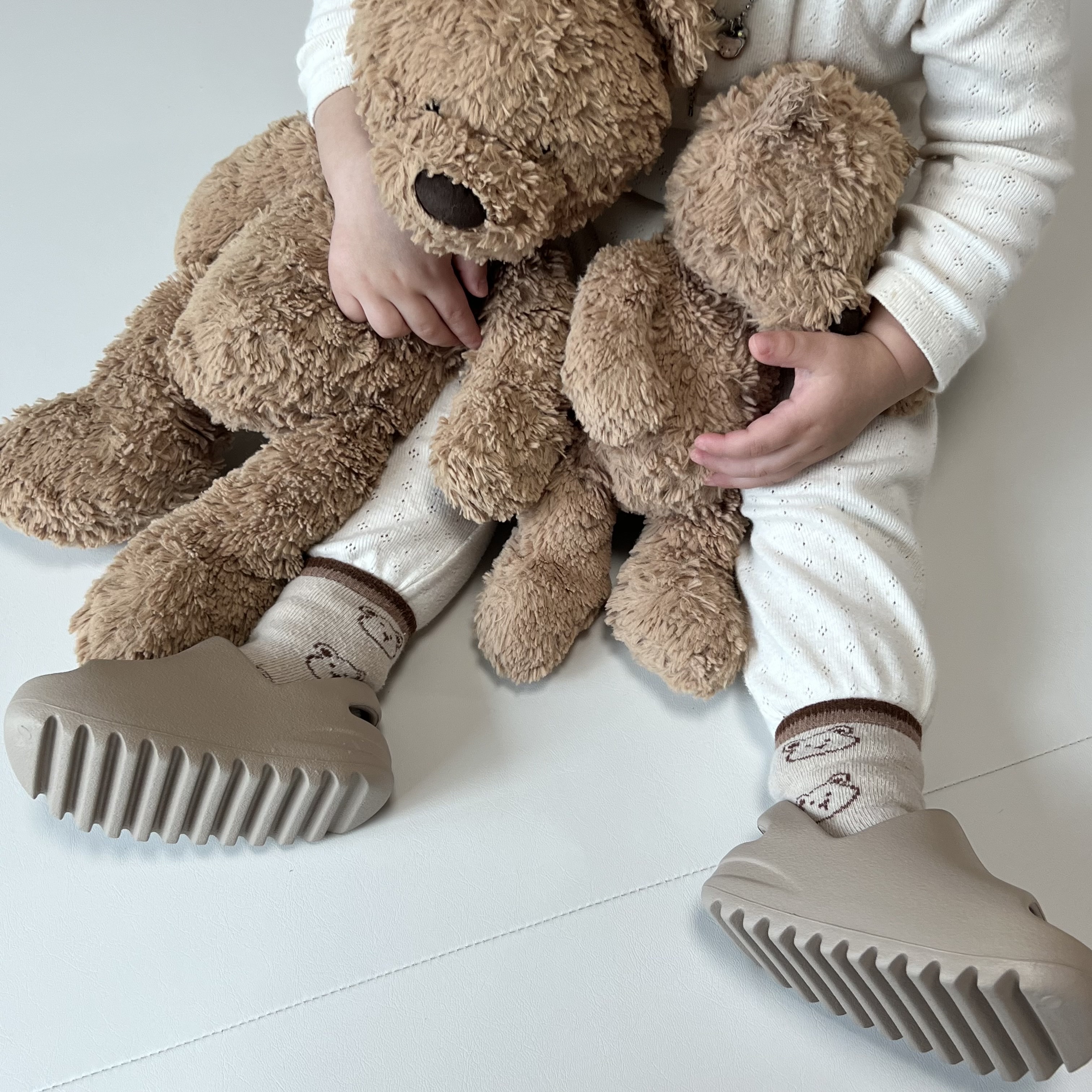(Infant) Adidas Yeezy Slide Pure - Re-Release Ver. 착용 스타일 - 1