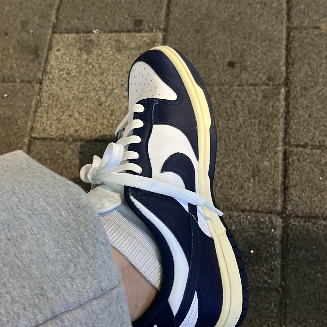 (W) Nike Dunk Low Vintage Midnight Navy 착용 스타일
