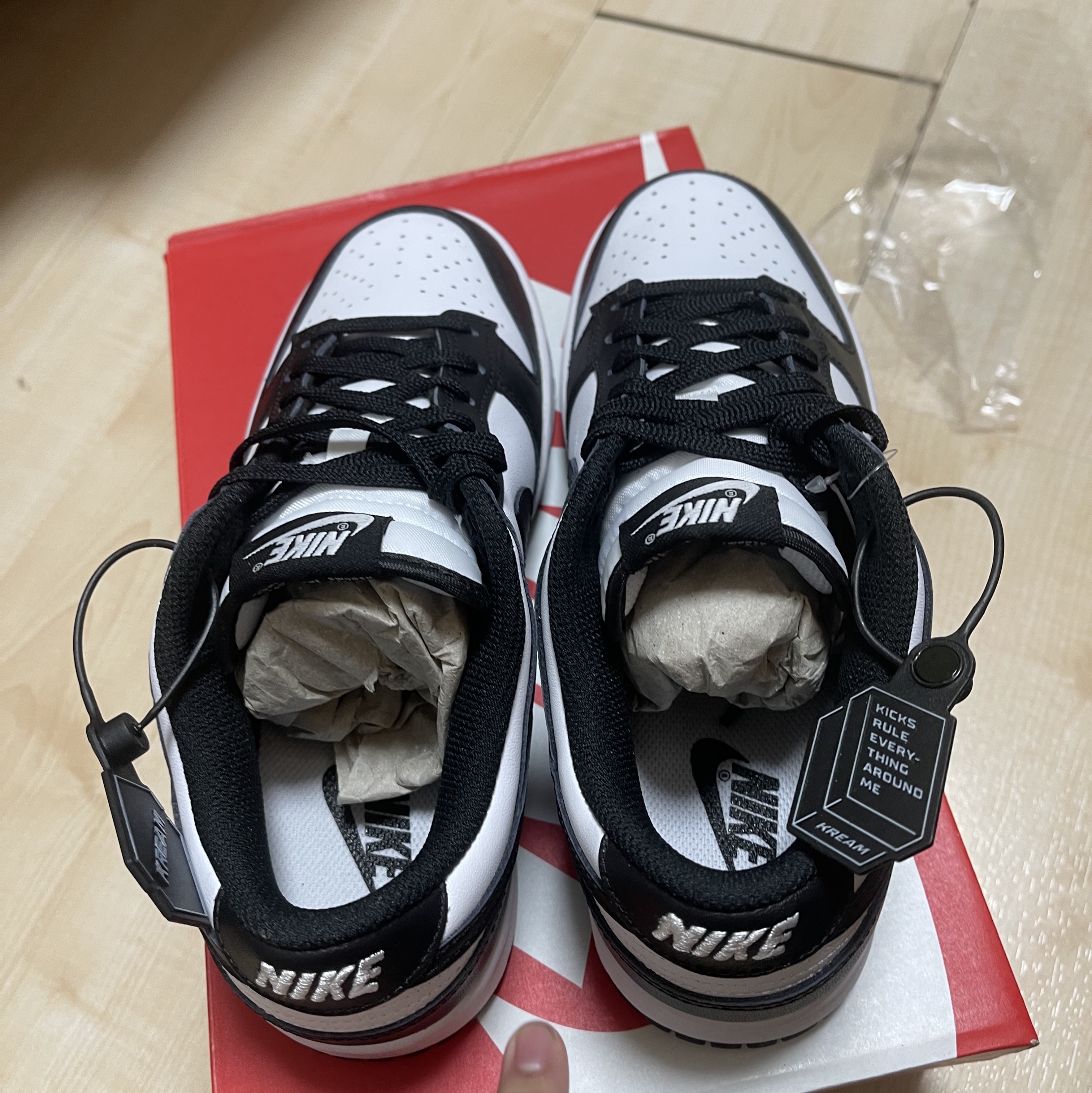 (W) Nike Dunk Low Black 착용 스타일 - 2