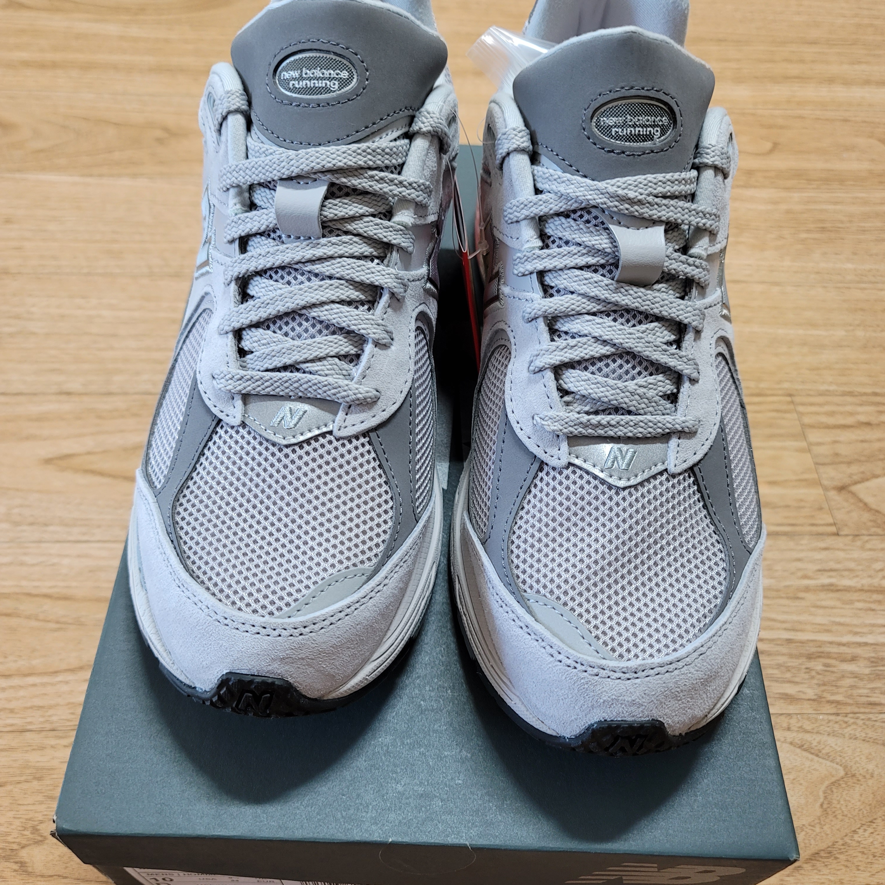 New Balance 2002R T2 Gray 착용 스타일