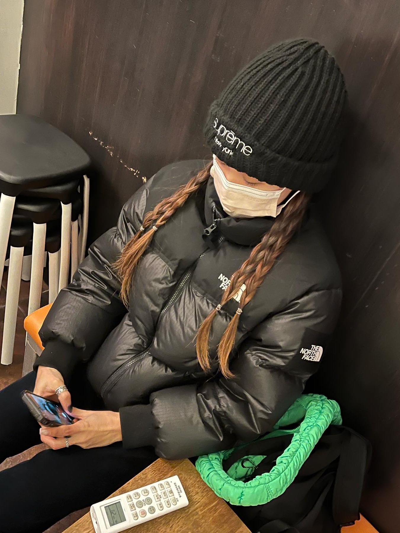 Supreme Ribbed Beanie Dark Royal - 22FW, Supreme Ribbed Beanie Cream - 22FW 착용 스타일