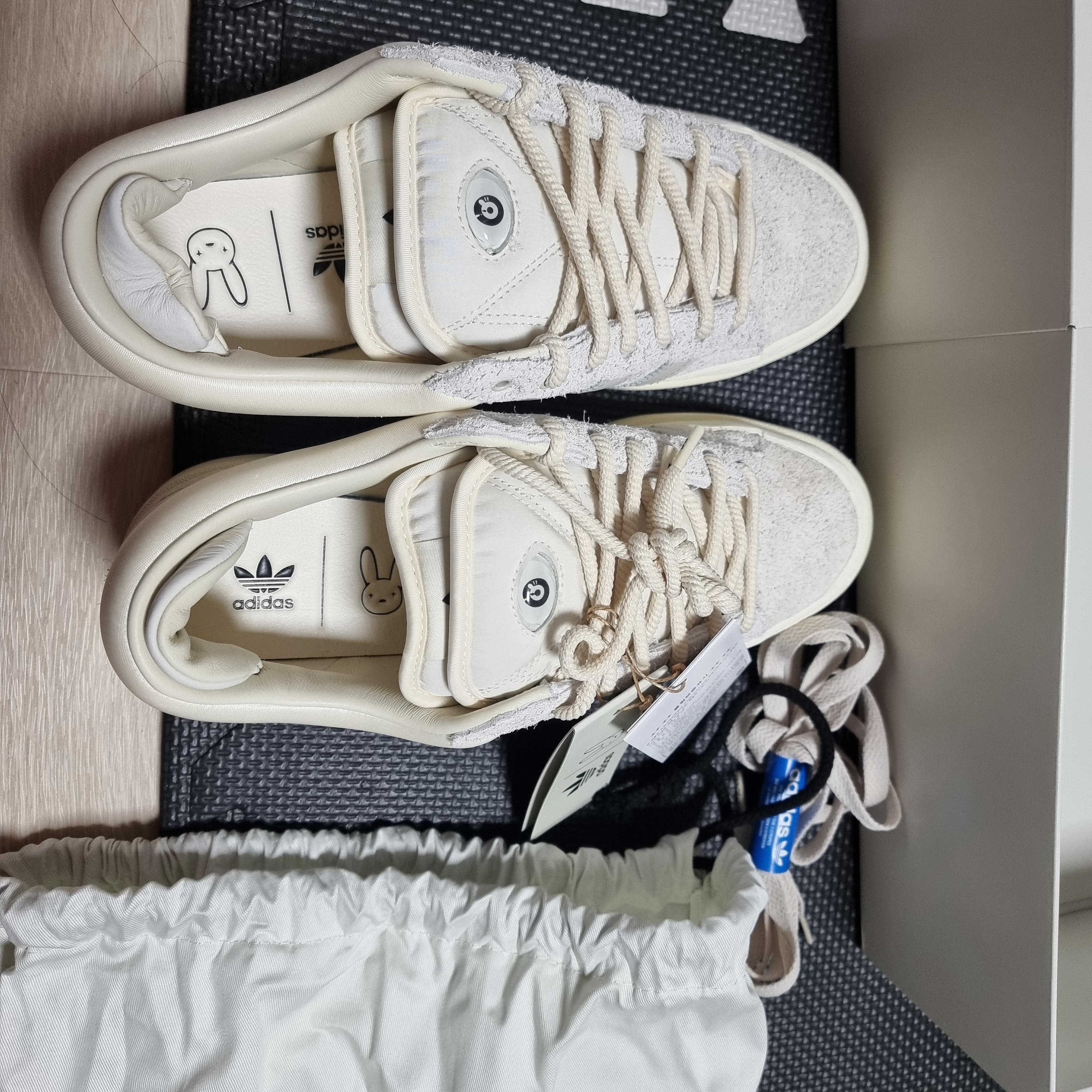 Adidas x Bad Bunny Campus Light Cloud White 착용 스타일 - 2
