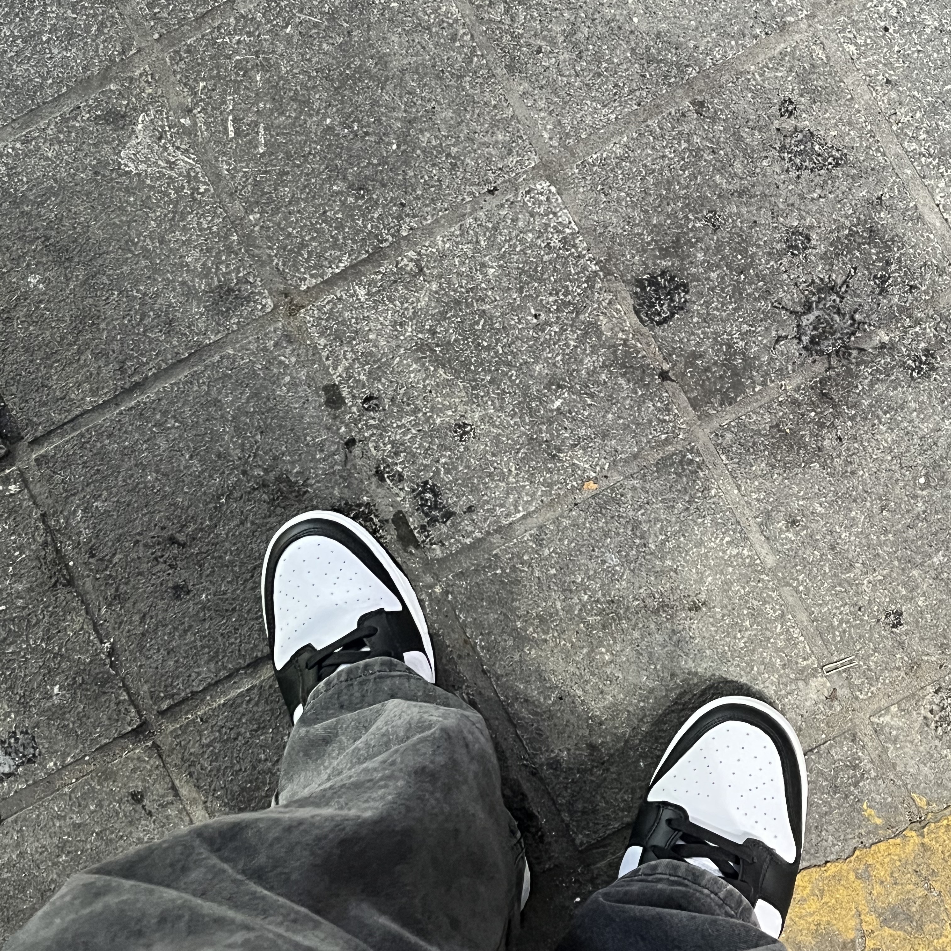 Nike Dunk Low Retro Black, Nike Air Force 1 '07 Low White 착용 스타일 - 2