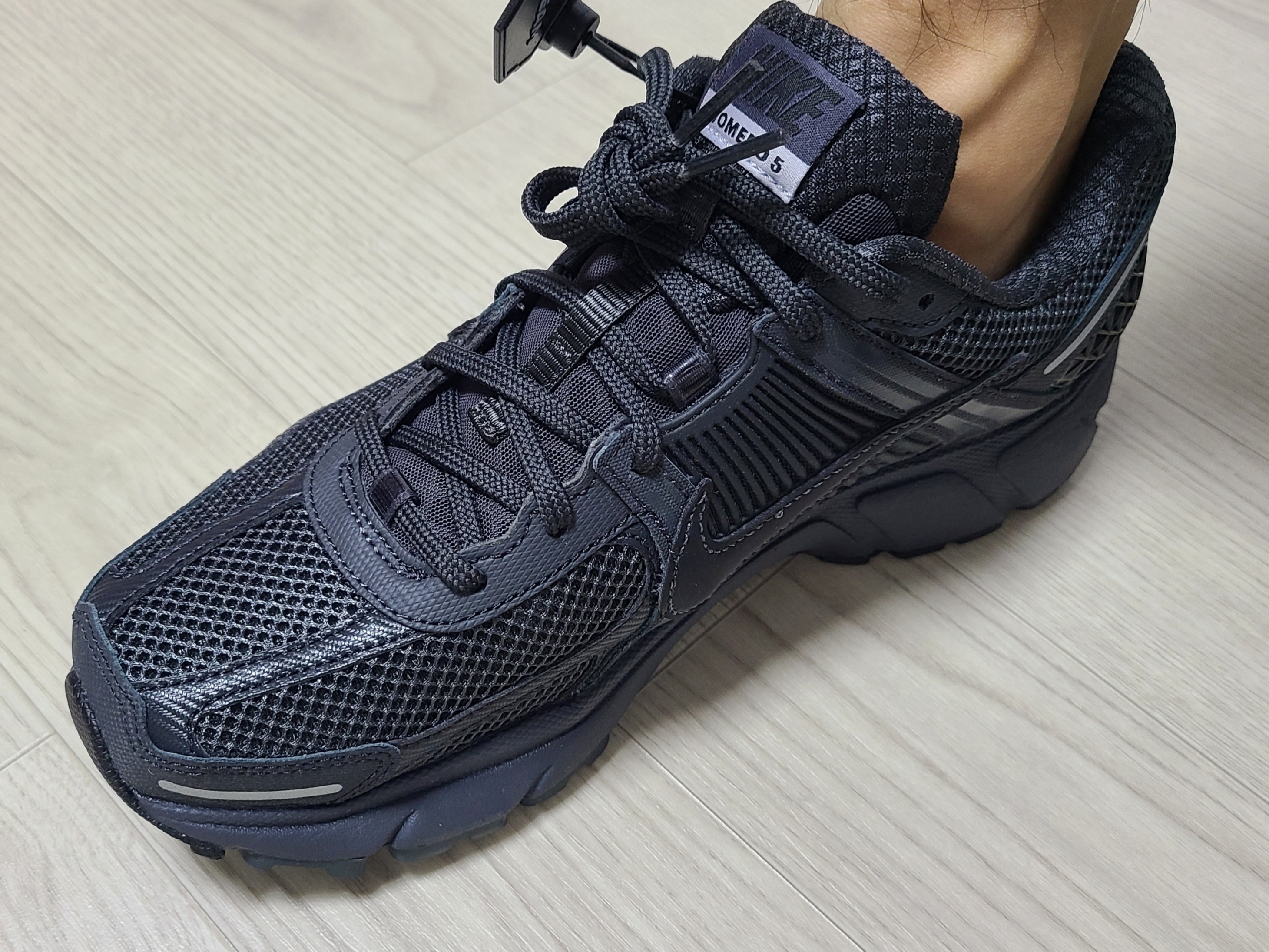 Nike Zoom Vomero 5 SP Anthracite 2023 착용 스타일 - 2
