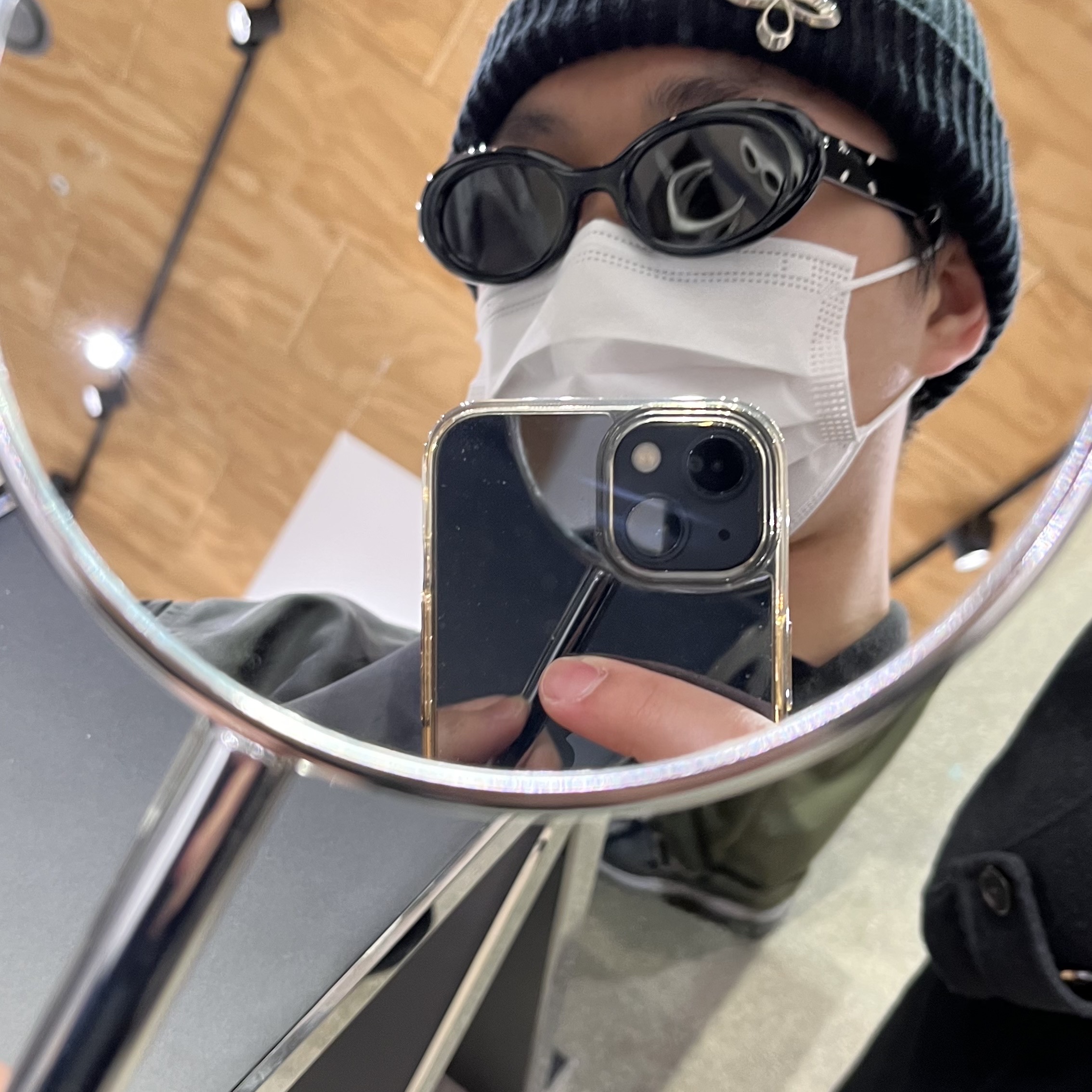 Gentle Monster x Maison Margiela MM005 Black Black 착용 스타일 - 2