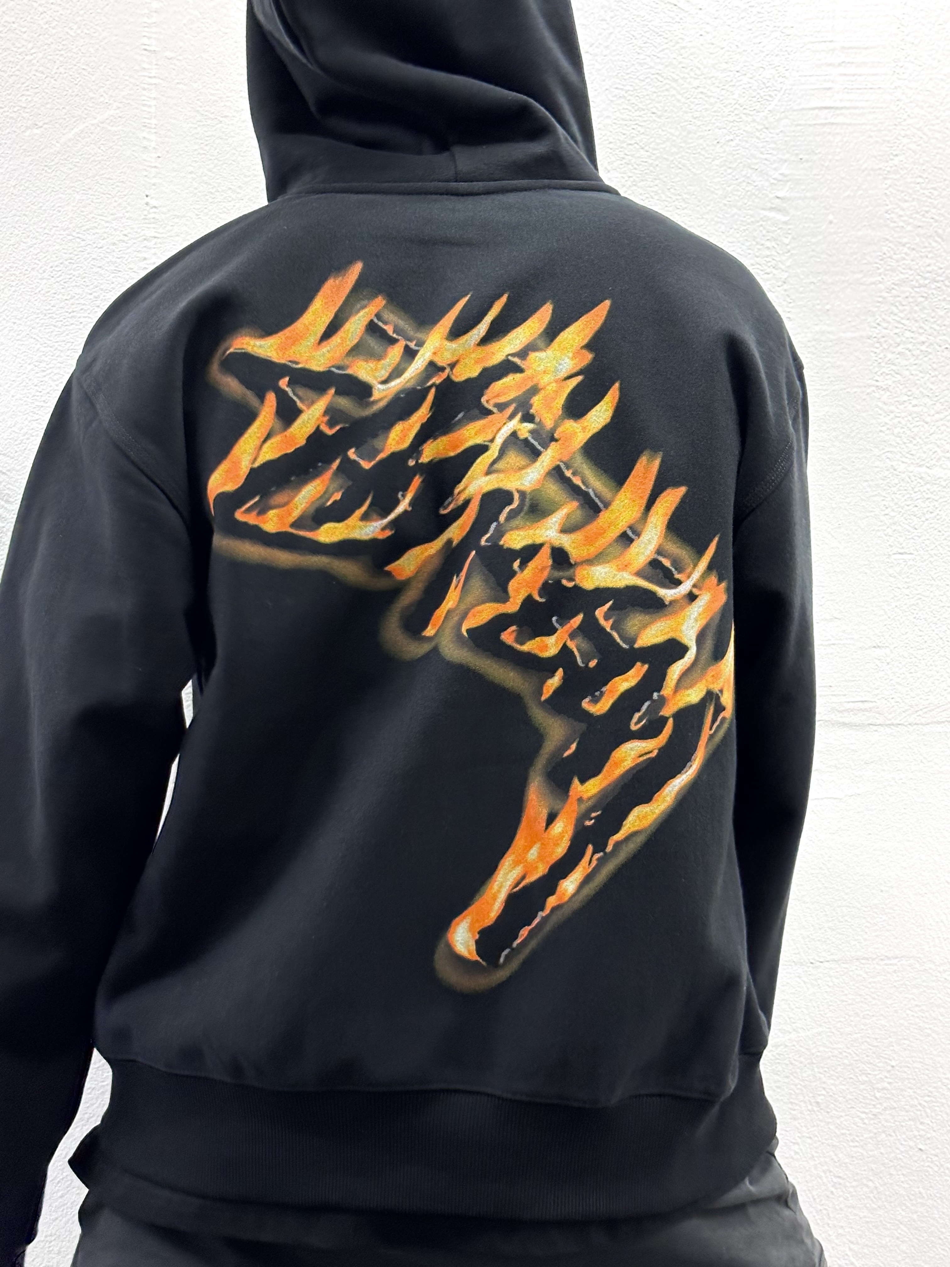 Stussy Burning Stock Zip Hoodie Black 착용 스타일