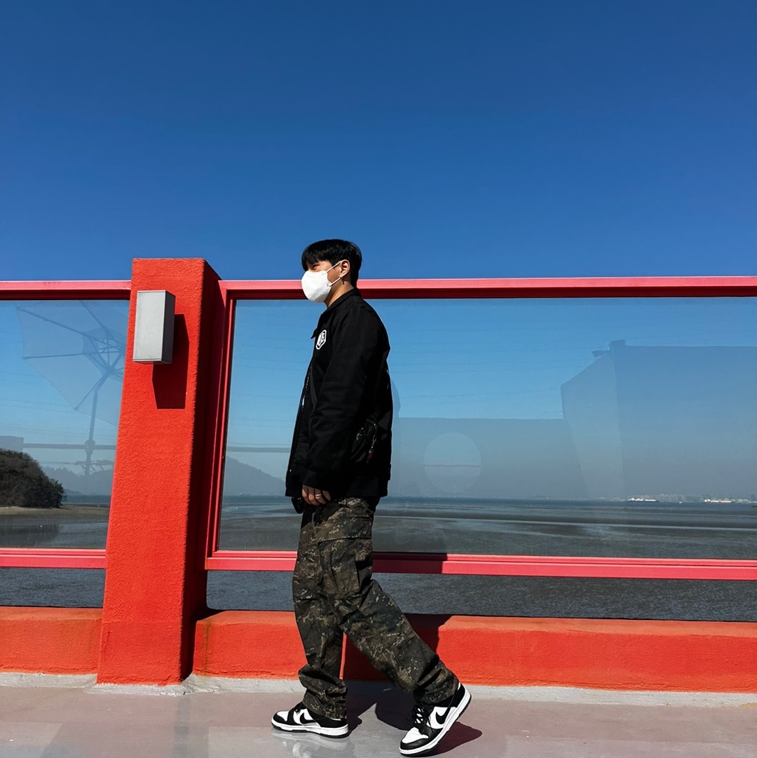Nike Dunk Low Retro Black, Arc'teryx Mantis 2 Waistpack Black 착용 스타일 - 2