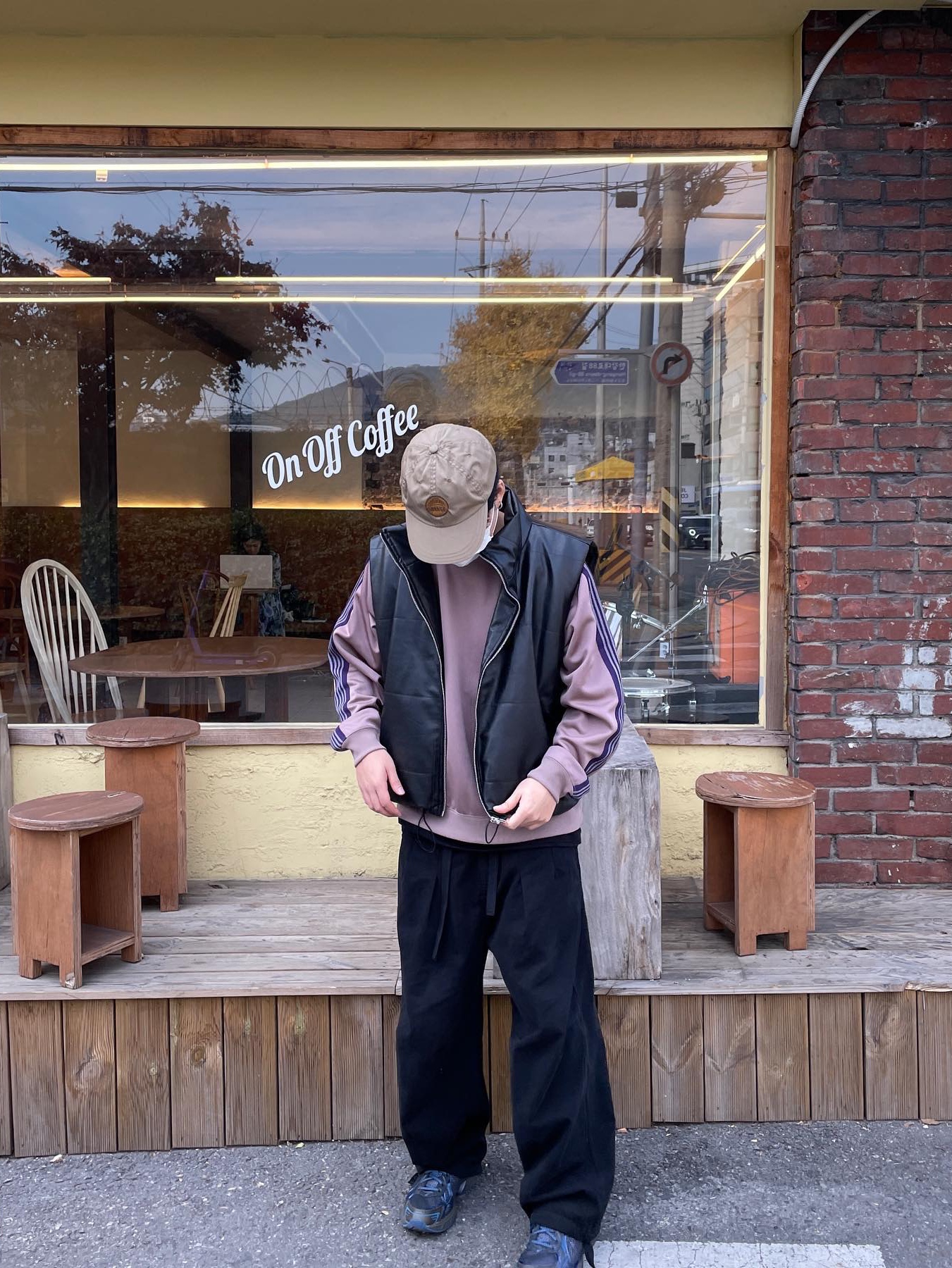 Needles Track Crewneck Poly Smooth Taupe, Needles Track Crewneck Poly Smooth Sax Blue 착용 스타일