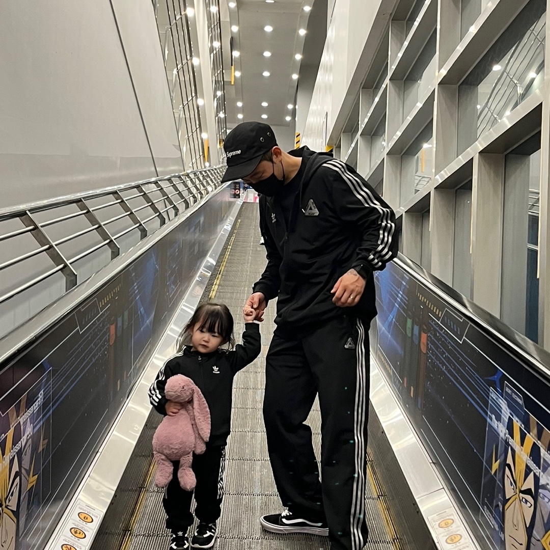 Palace x Adidas Firebird Track Pants Black - 23SS, Palace x Adidas Hooded Firebird Track Top Black - 23SS 착용 스타일
