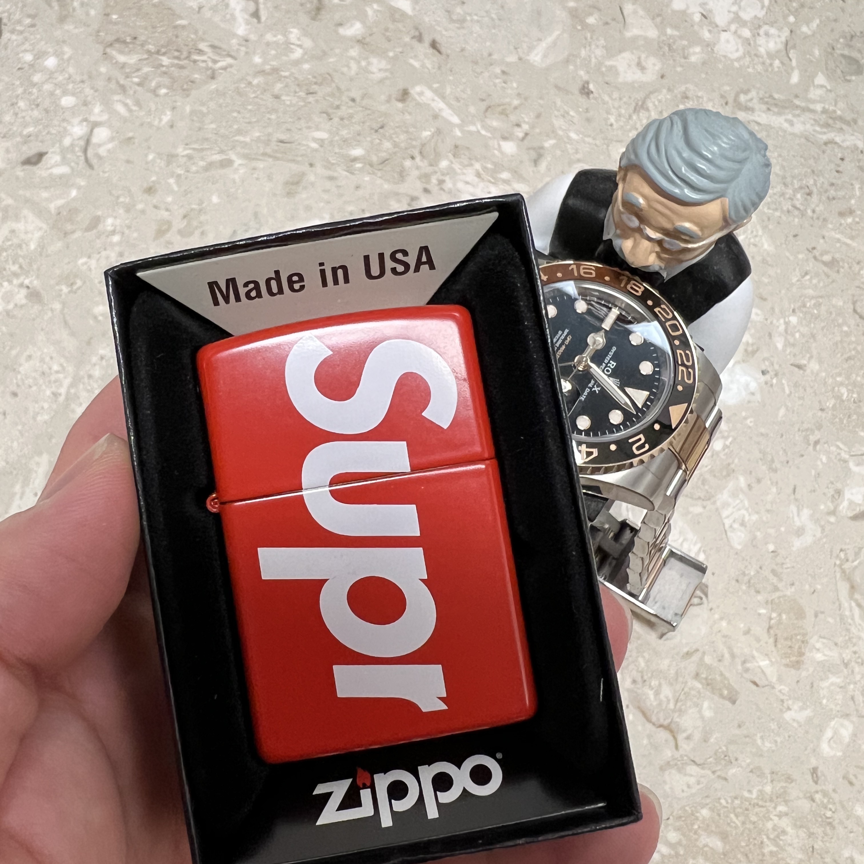 Supreme Logo Zippo Red, Rolex GMT-Master II 40mm 126711CHNR Black Oyster 착용 스타일