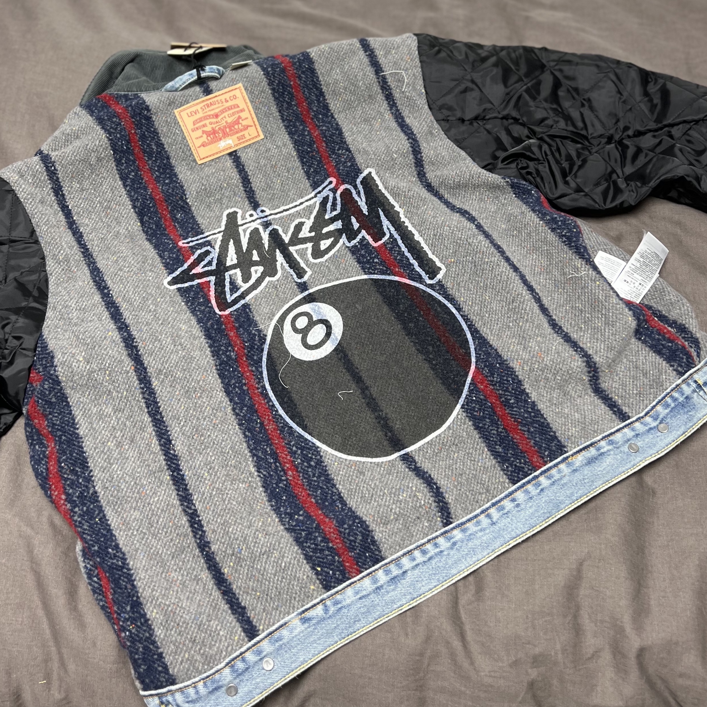 Stussy x Levi's Embossed Trucker Jacket Indigo 착용 스타일 - 3