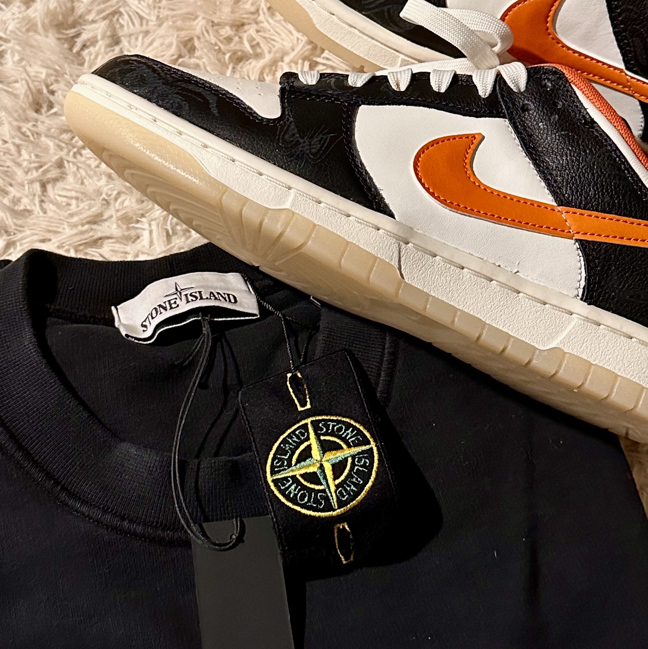 Stone Island 63020 Crewneck Sweatshirt Black - 22FW, Nike Dunk Low Retro PRM Halloween 착용 스타일
