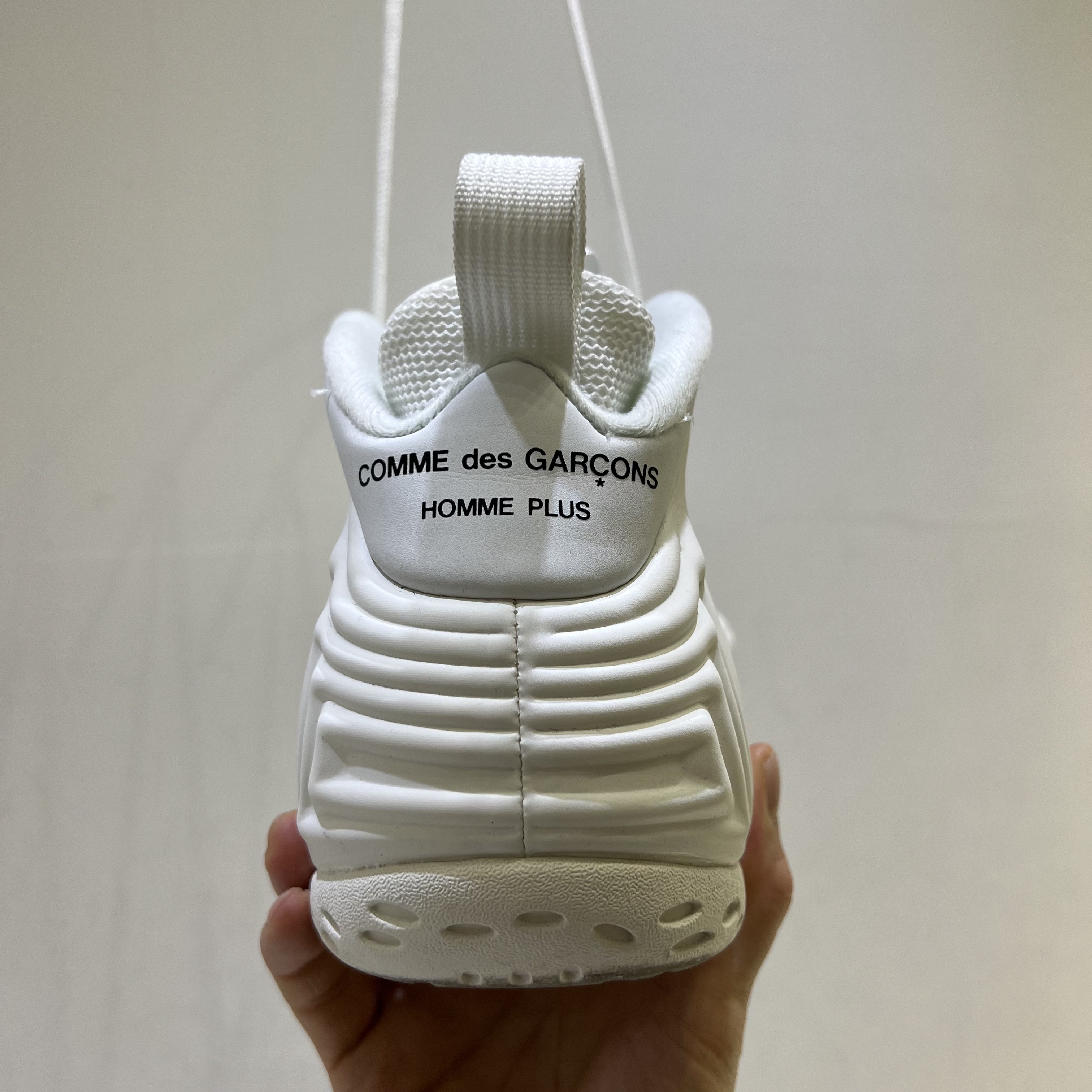 Nike x Comme des Garcons Homme Plus Air Foamposite One White 착용 스타일 - 3