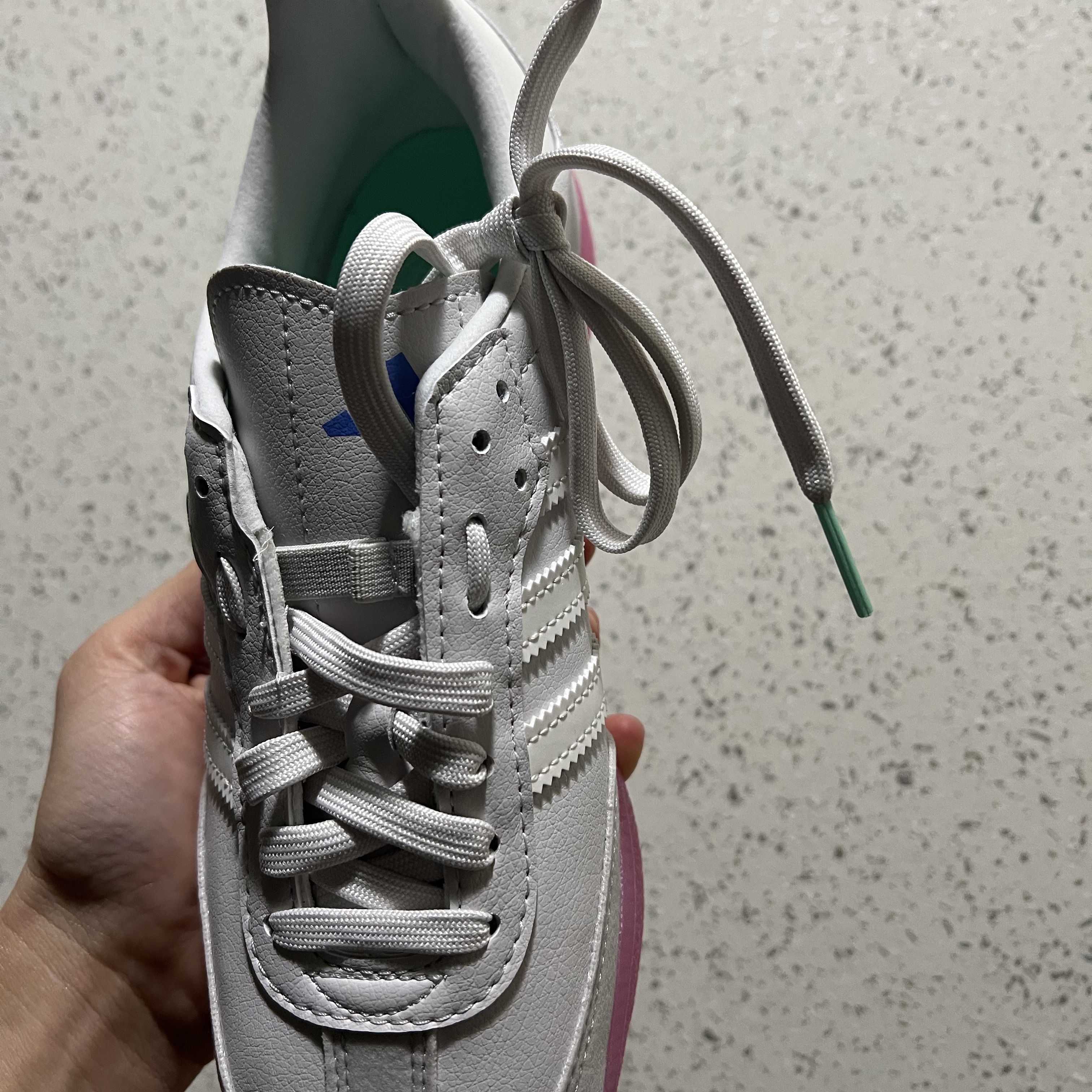 Adidas Velosamba Vegan Cycling Off White Lucid Fuchsia 착용 스타일 - 2