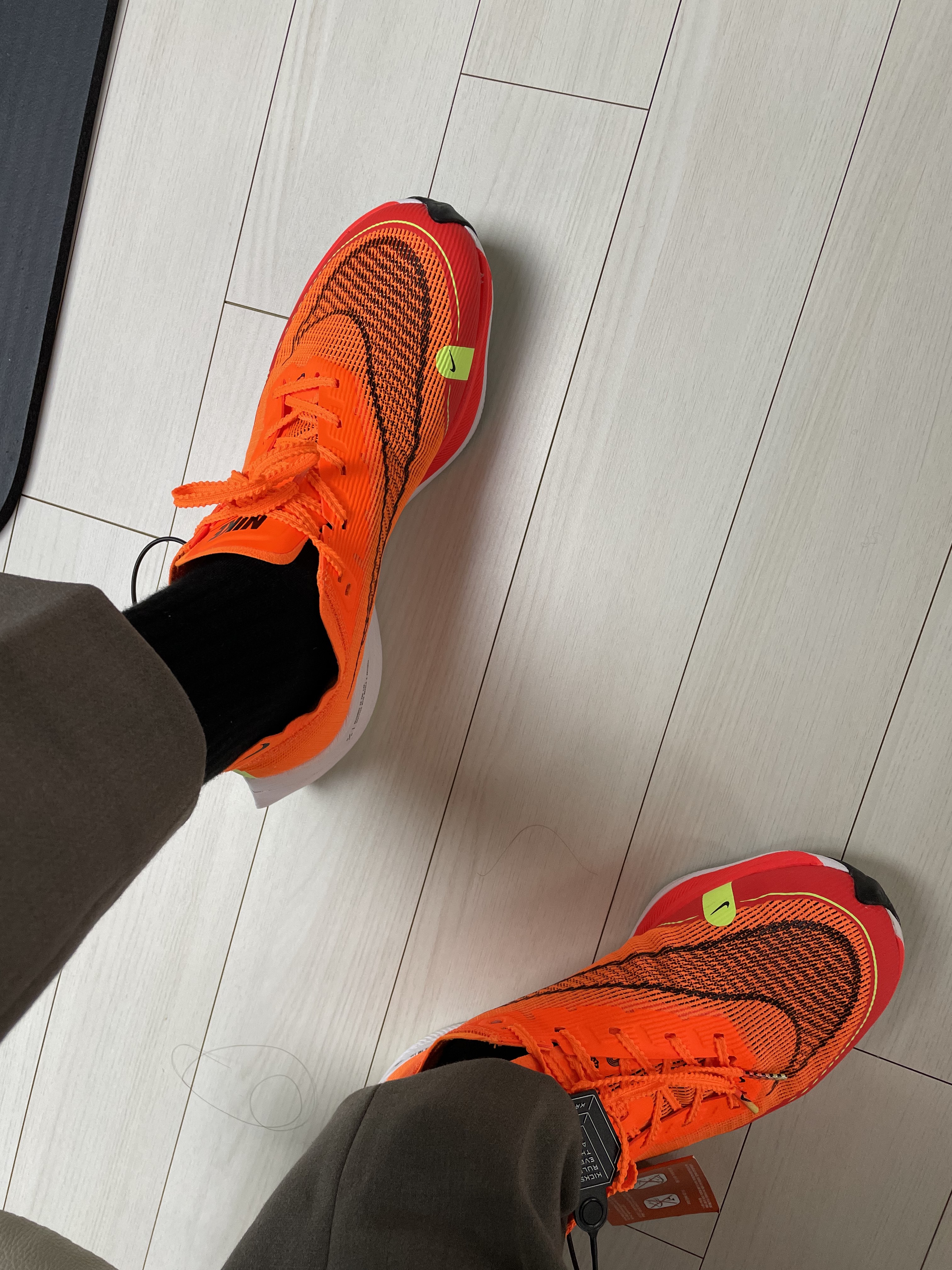 Nike ZoomX Vaporfly Next% 2 Total Orange 착용 스타일