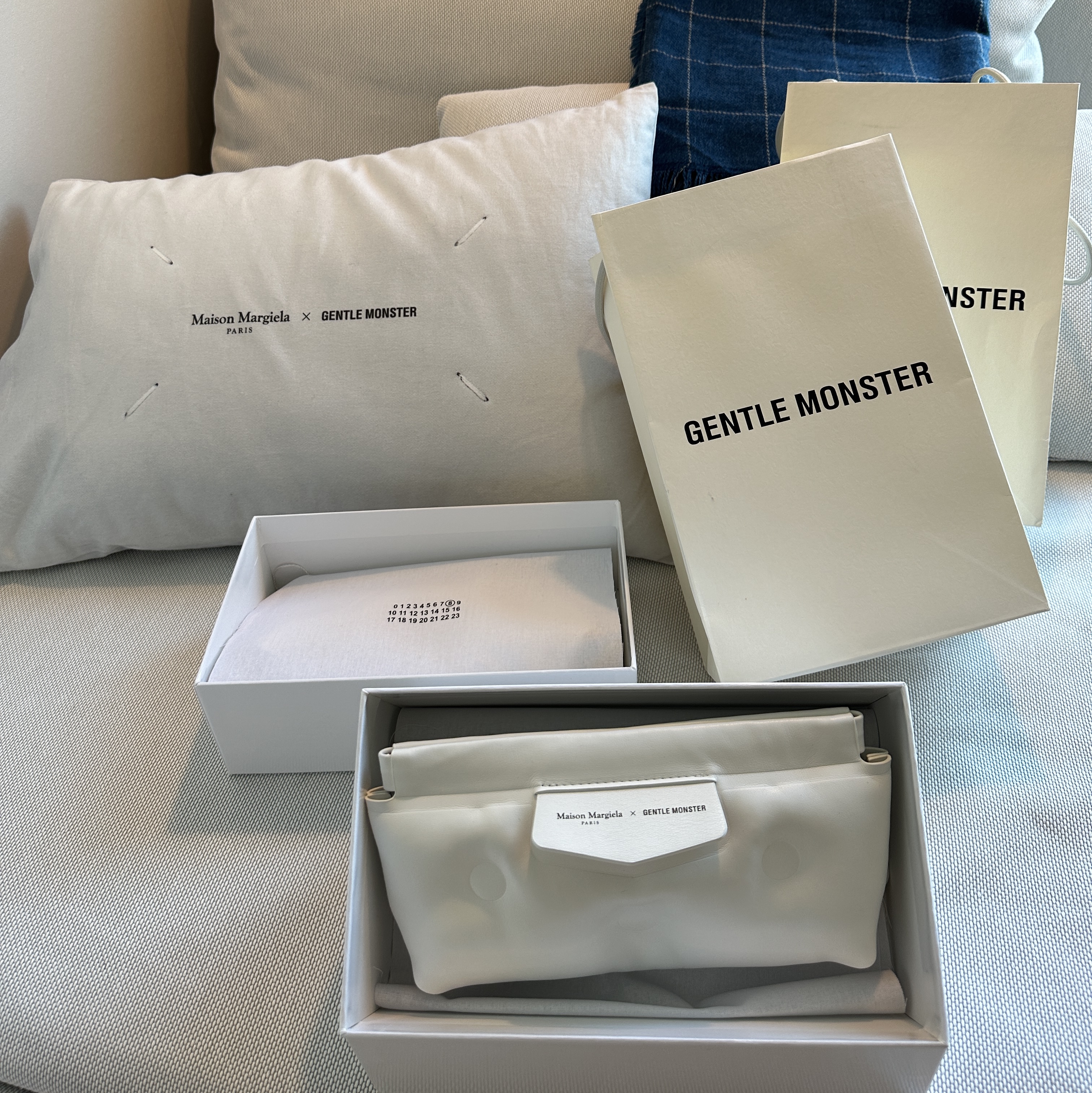 Gentle Monster x Maison Margiela MM004 Black Black 착용 스타일