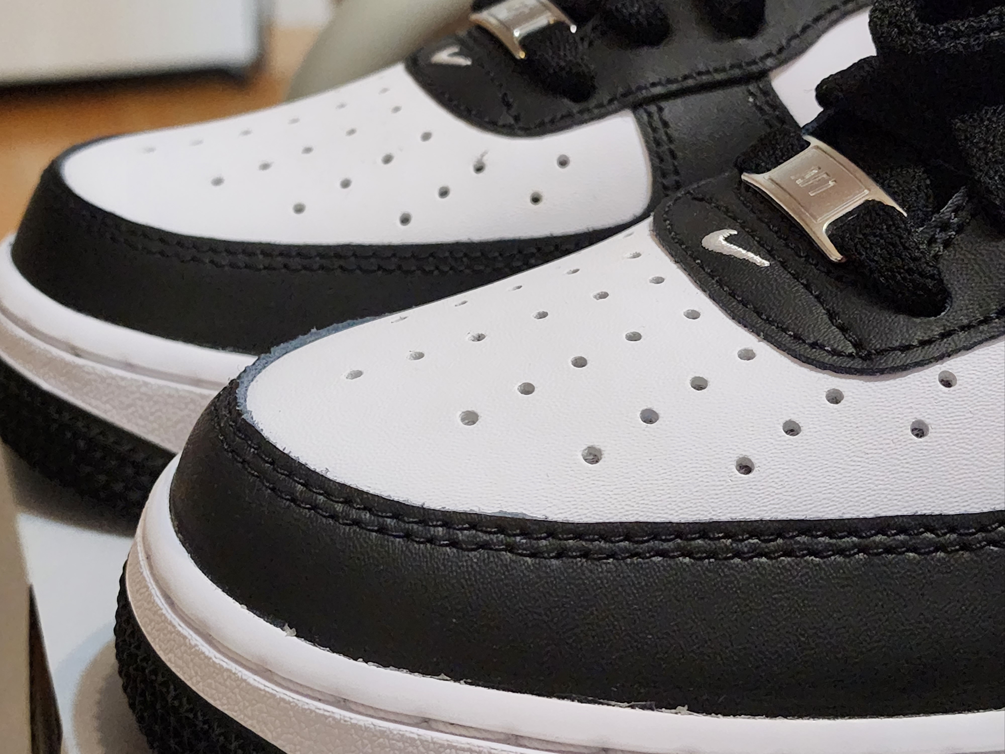 Nike Air Force 1 '07 Black White 착용 스타일 - 4